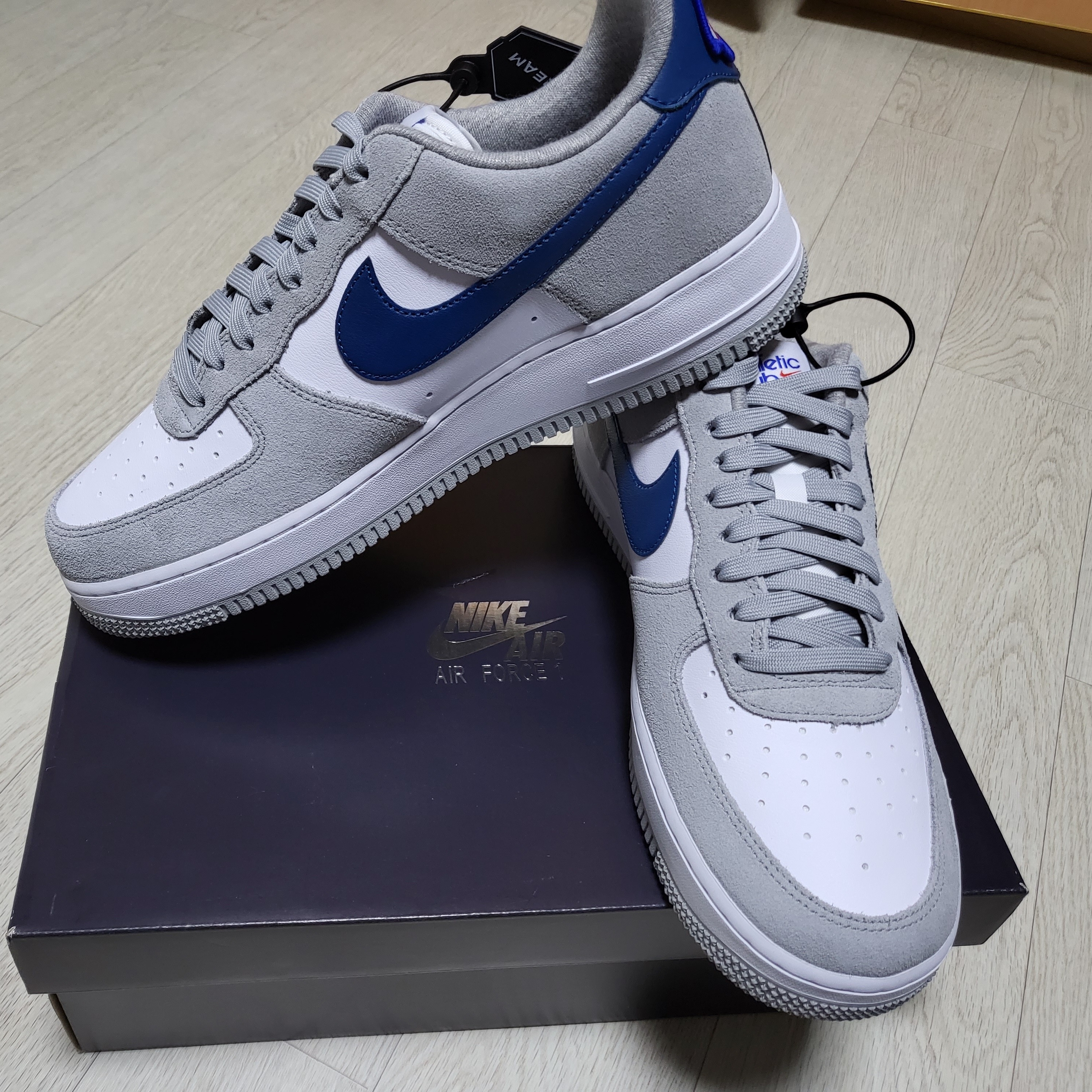 Nike Air Force 1 '07 LV8 Athletic Club Light Smoke Grey Marina 착용 스타일