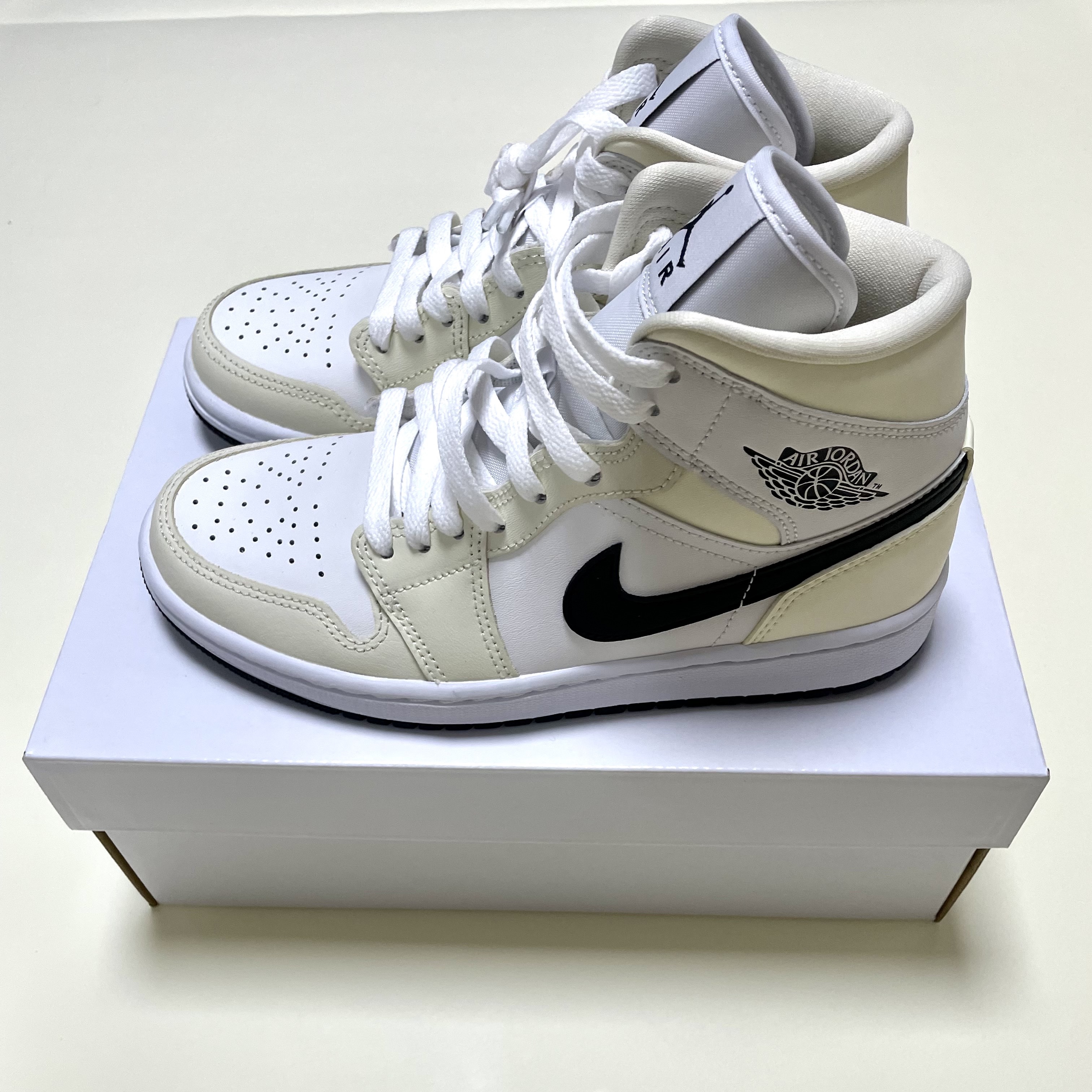 (W) Jordan 1 Mid Coconut Milk 착용 스타일