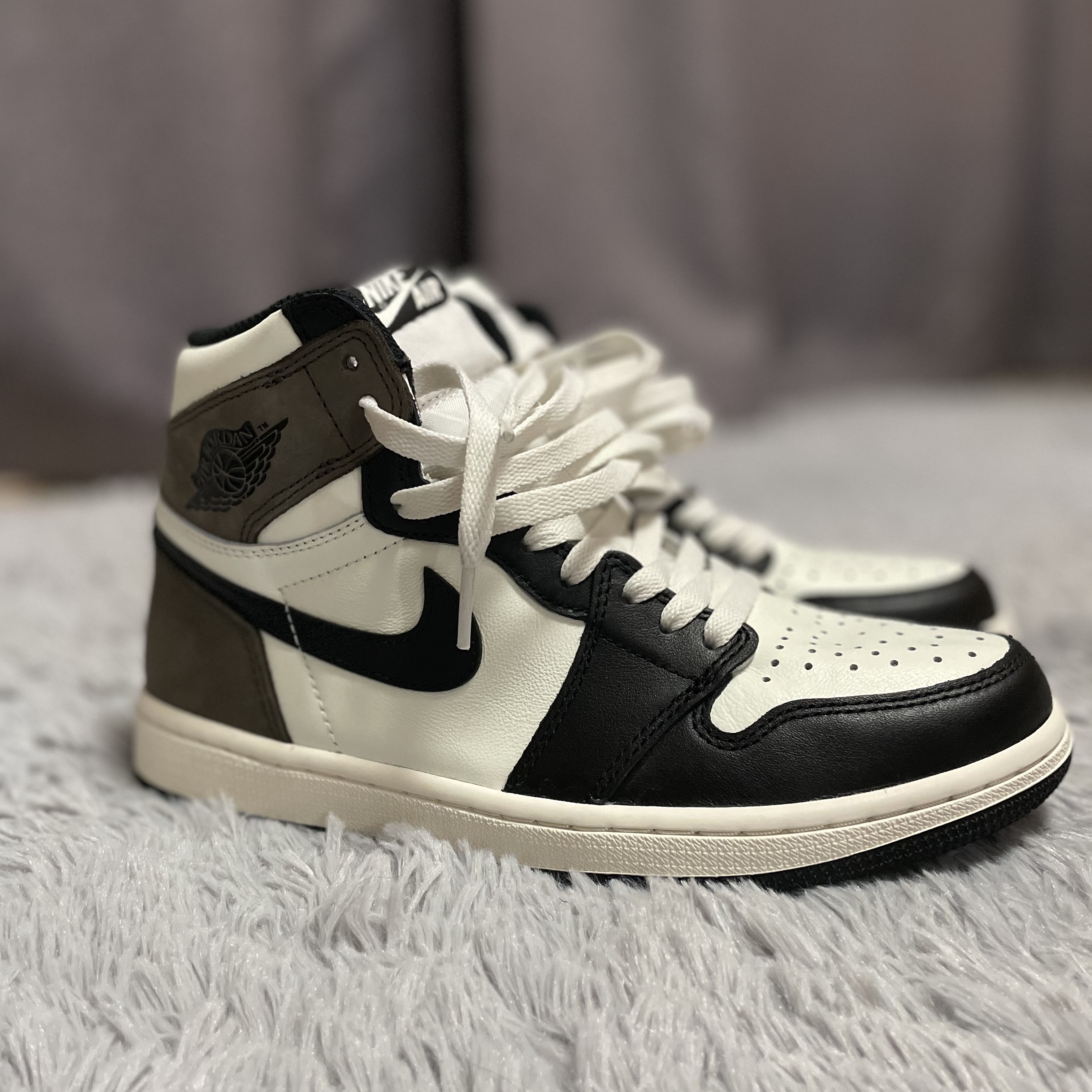 Jordan 1 Retro High OG Black Mocha 착용 스타일 - 4