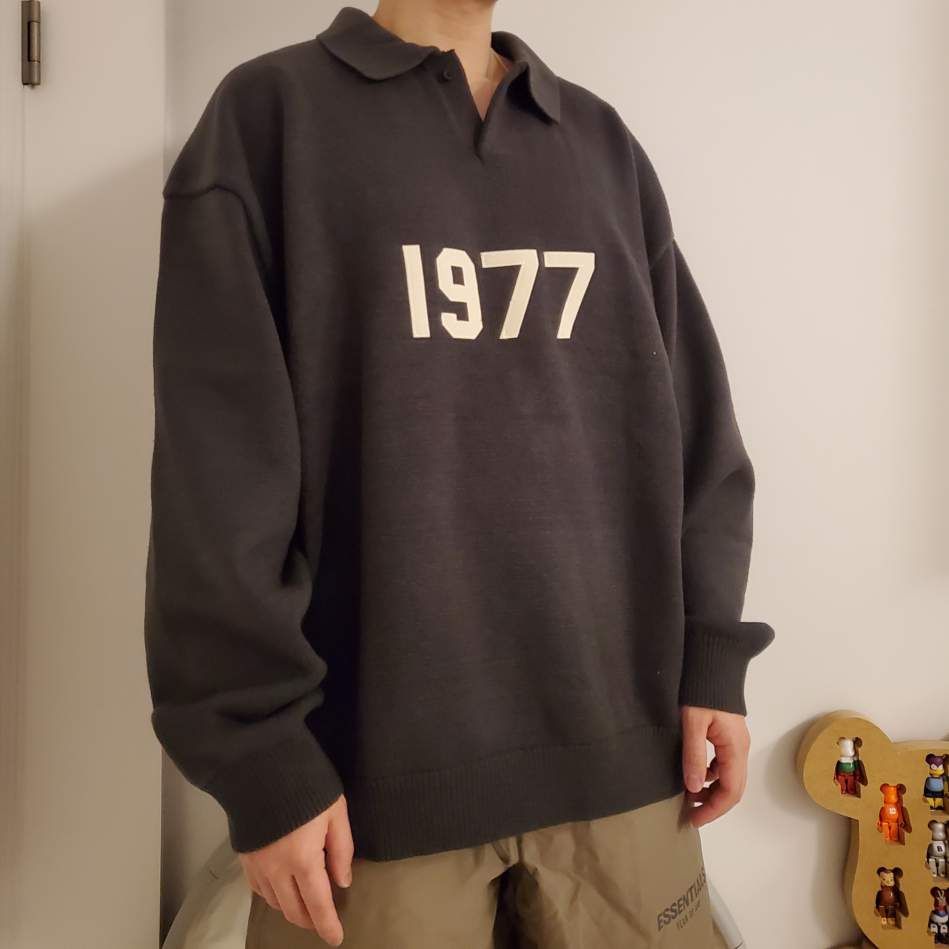 Essentials 1977 Knit Long Sleeve Polo Iron - 22SS, Essentials Volley Shorts Harvest - 21FW 착용 스타일