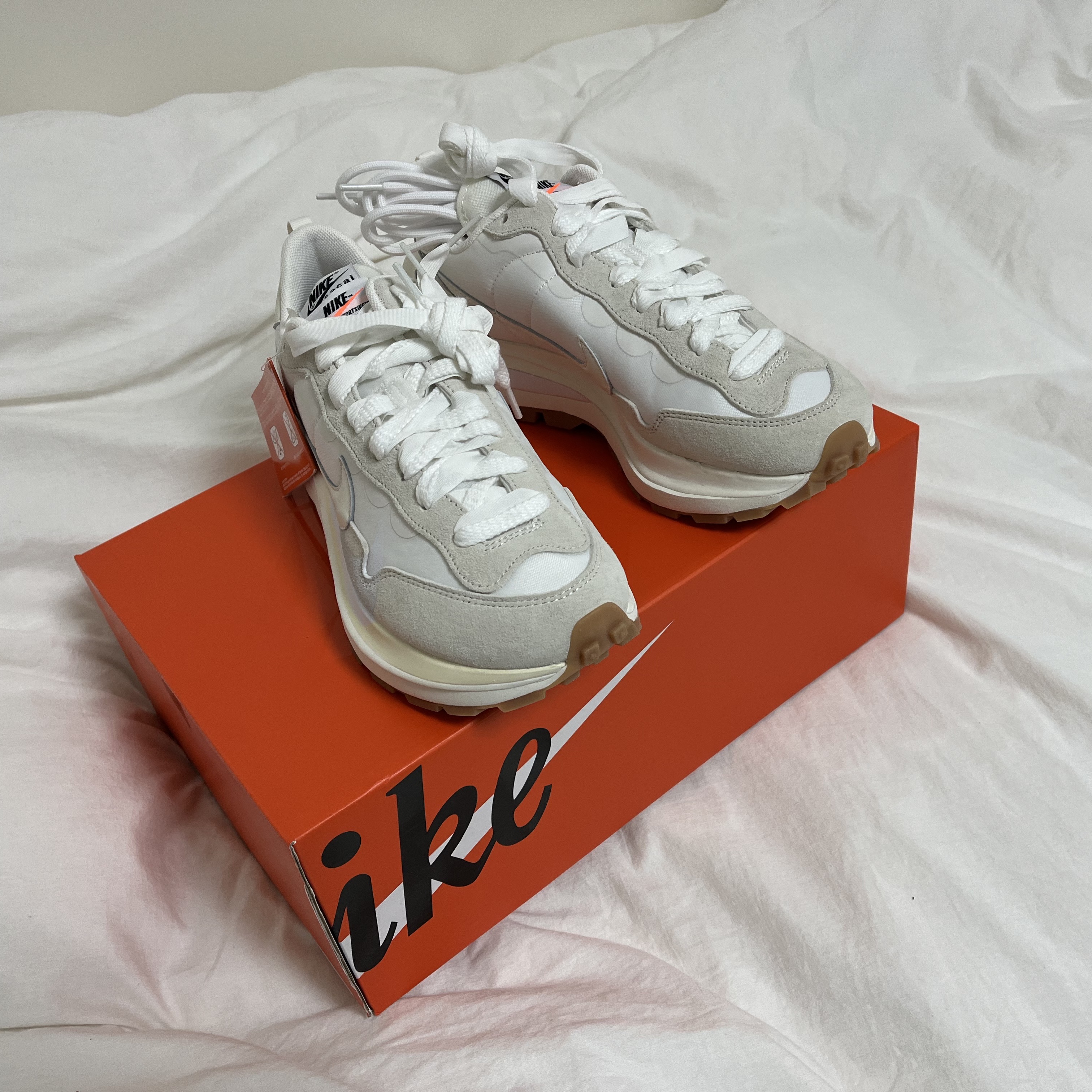 Nike x Sacai VaporWaffle White and Gum 착용 스타일