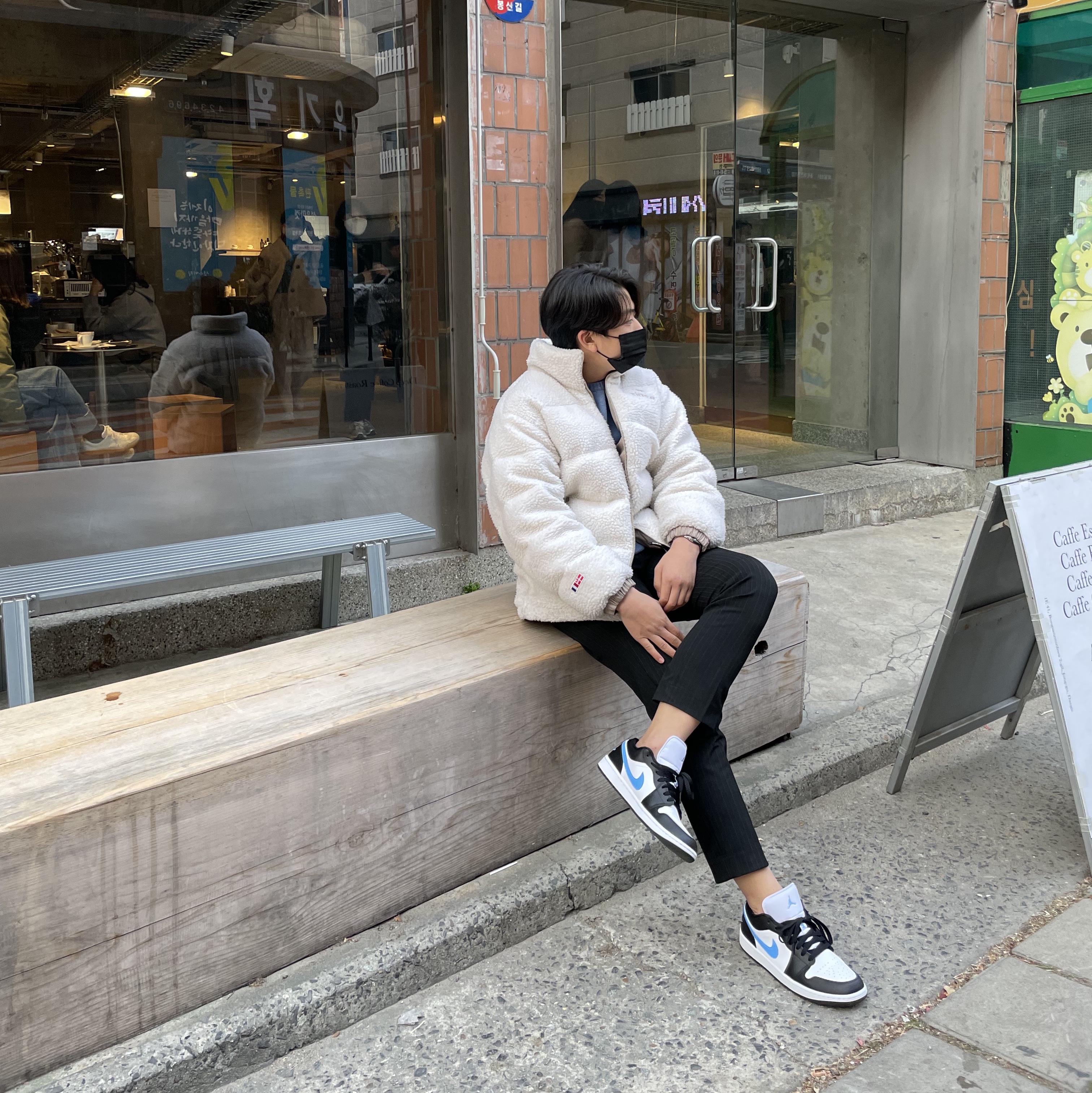 (W) Jordan 1 Low Black University Blue 착용 스타일 - 1