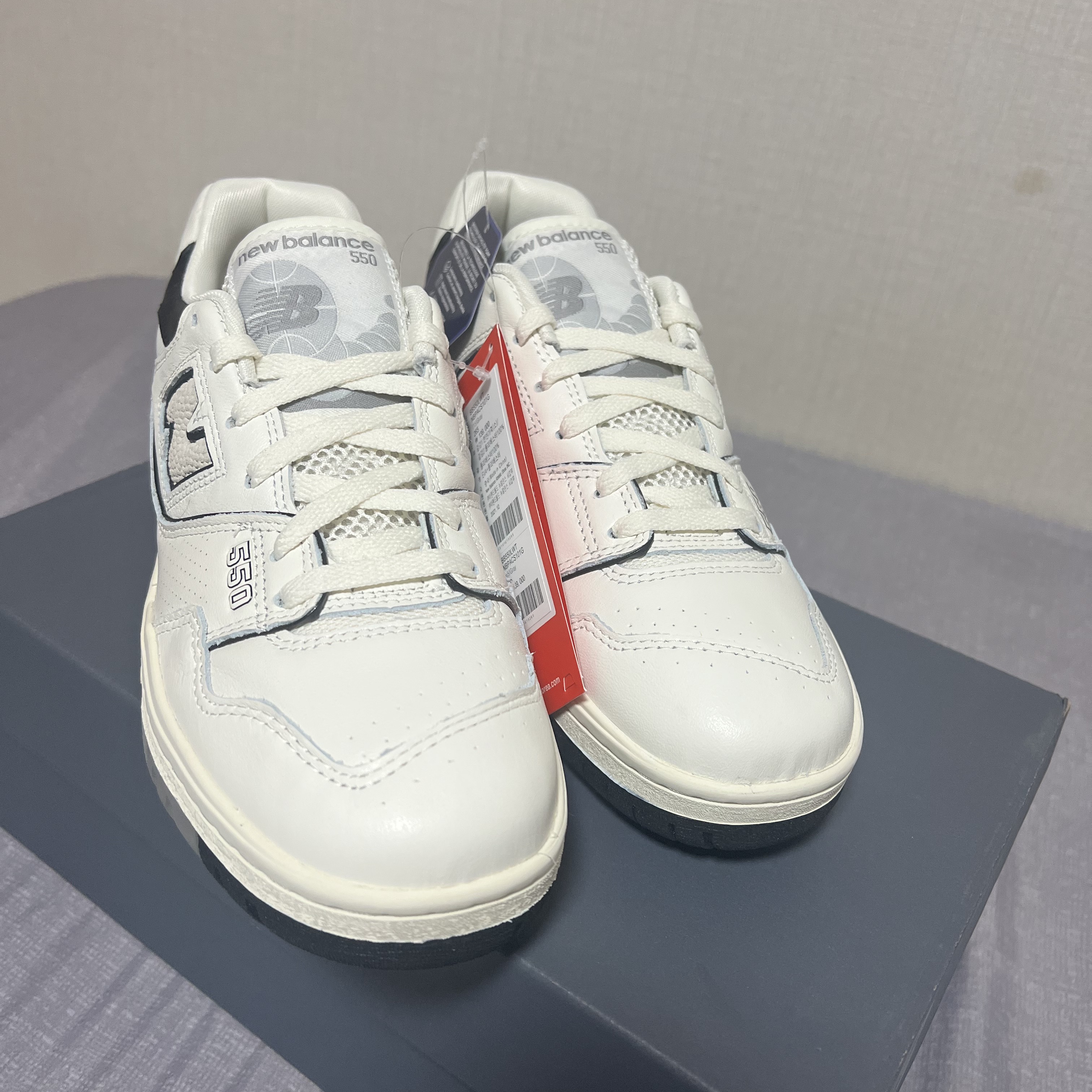 New Balance 550 White Grey - 2E Wide 착용 스타일 - 2