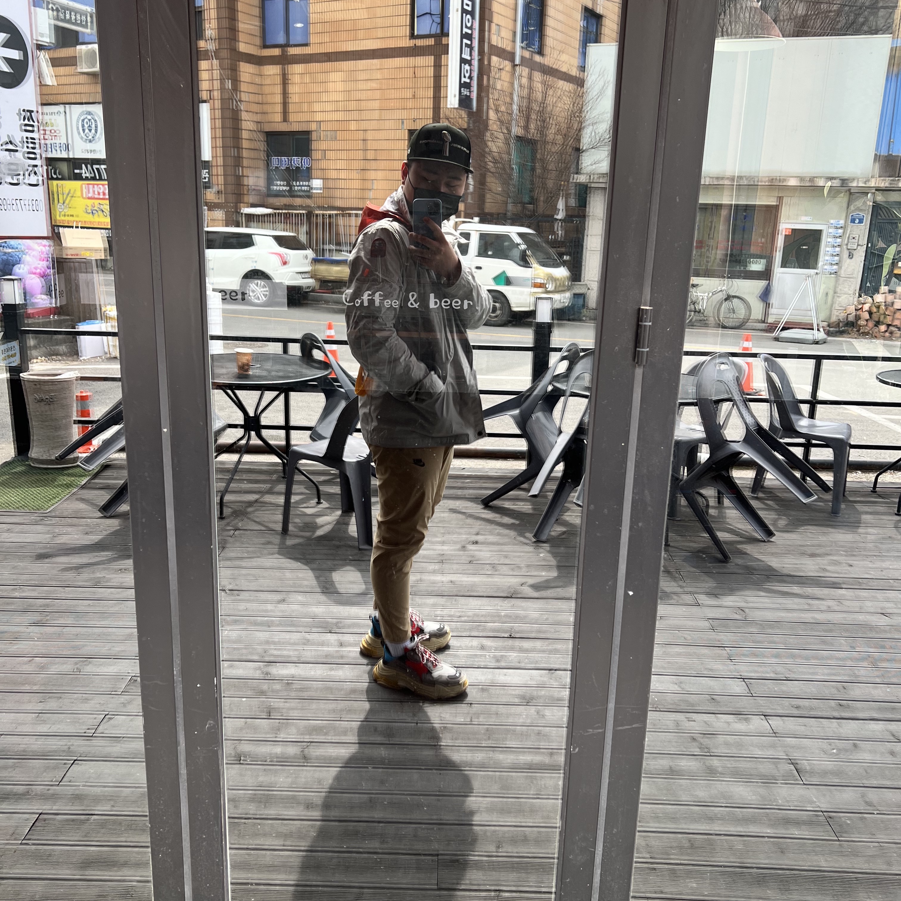Balenciaga Triple S Trainer Blue Red 착용 스타일