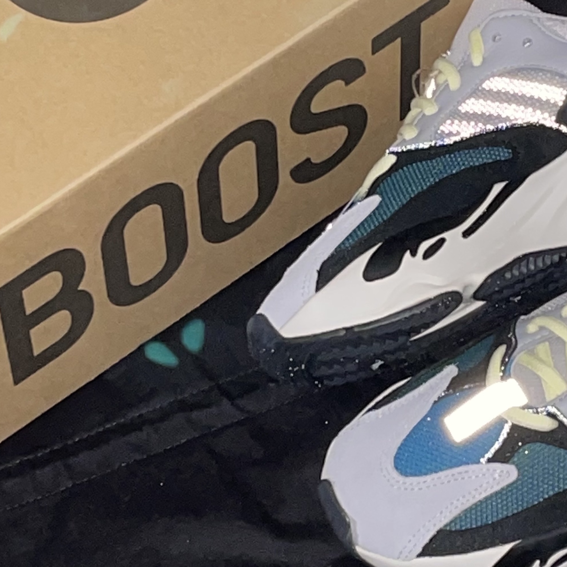 Adidas Yeezy Boost 700 Wave Runner Solid Grey 2021/2022 착용 스타일