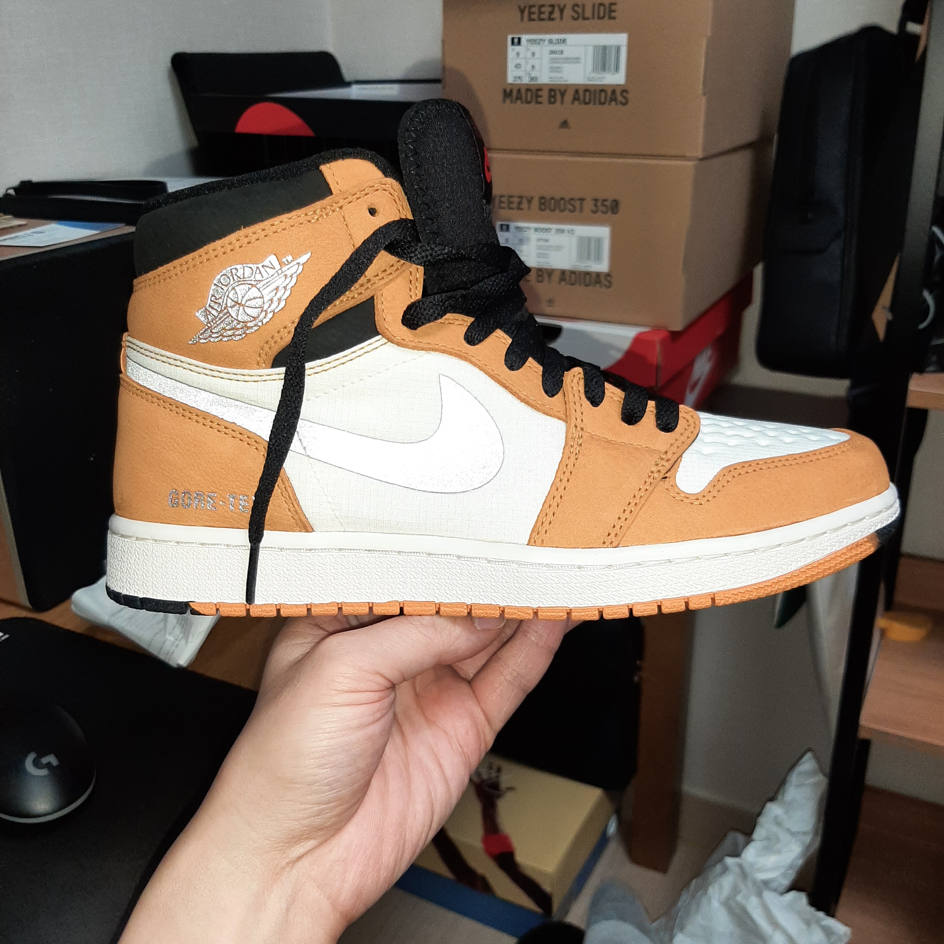 Jordan 1 Element Gore-Tex Light Curry 착용 스타일 - 1