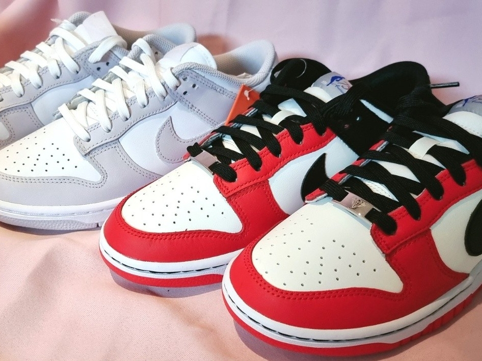(W) Nike Dunk Low Venice, Nike x NBA Dunk Low Retro EMB Black and Chile Red 착용 스타일 - 2