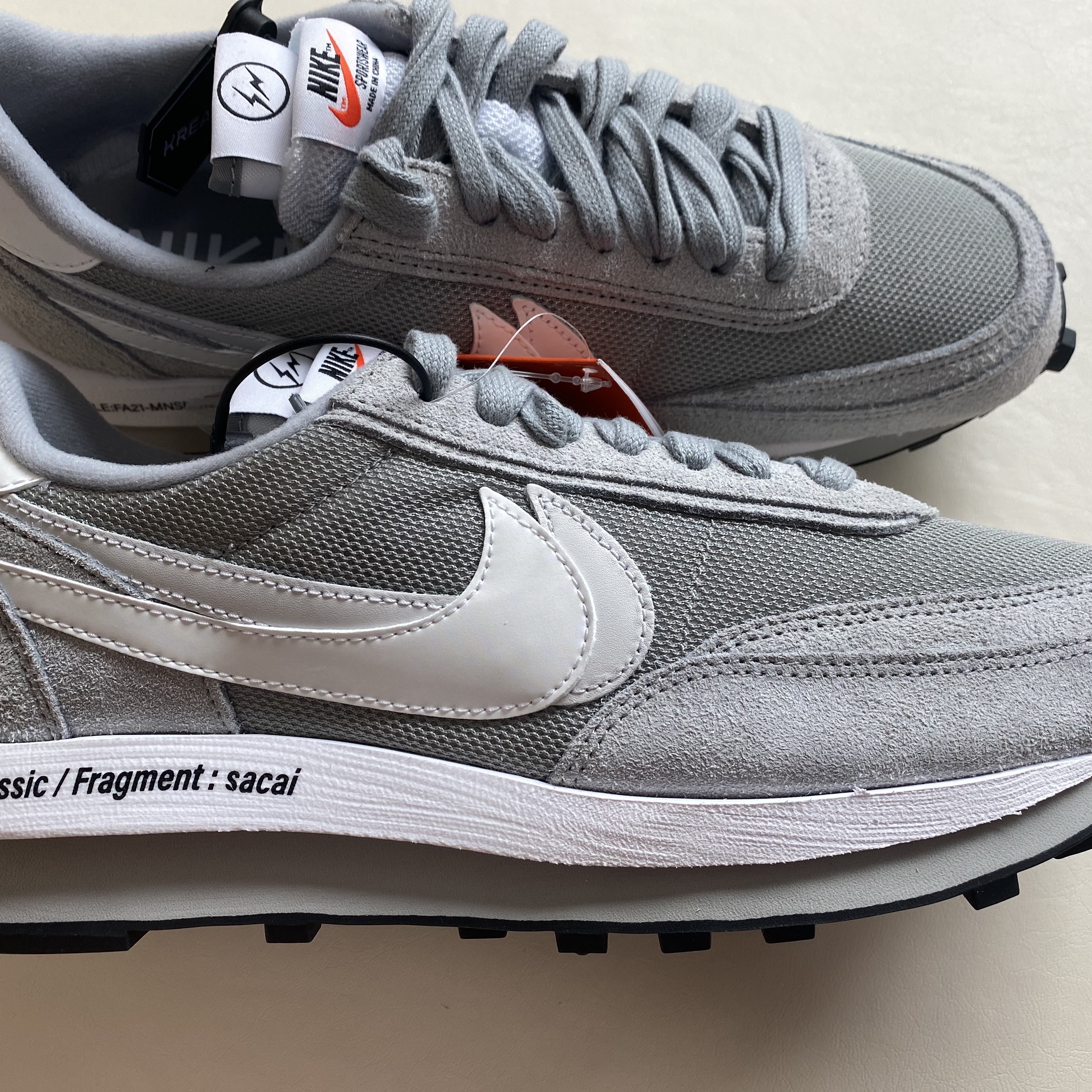 Nike x Sacai x Fragment LDWaffle Light Smoke Grey 착용 스타일 - 3