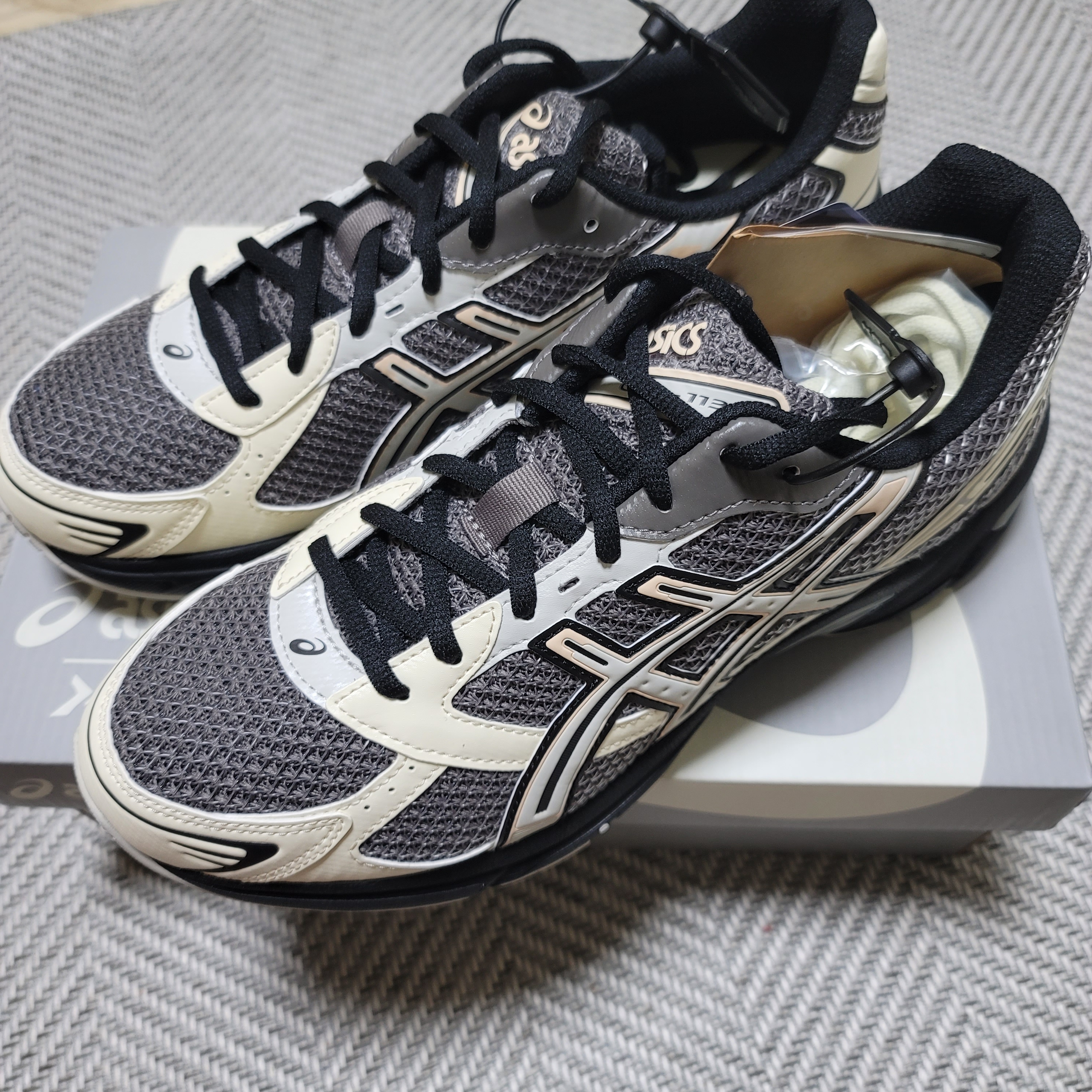 Asics x I4P Gel-1130 Mink Glacier Grey 착용 스타일 - 1