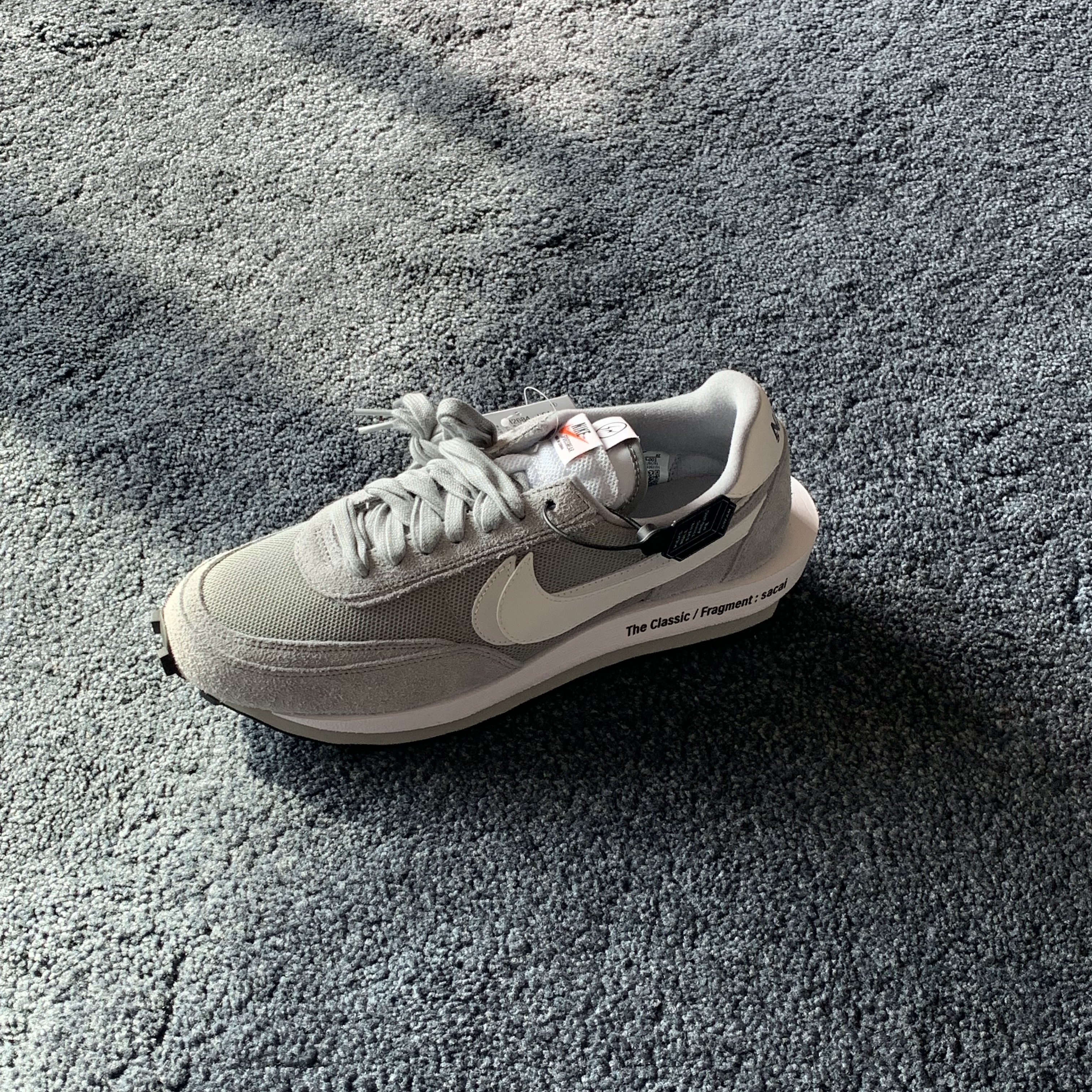 Nike x Sacai x Fragment LDWaffle Light Smoke Grey 착용 스타일 - 1