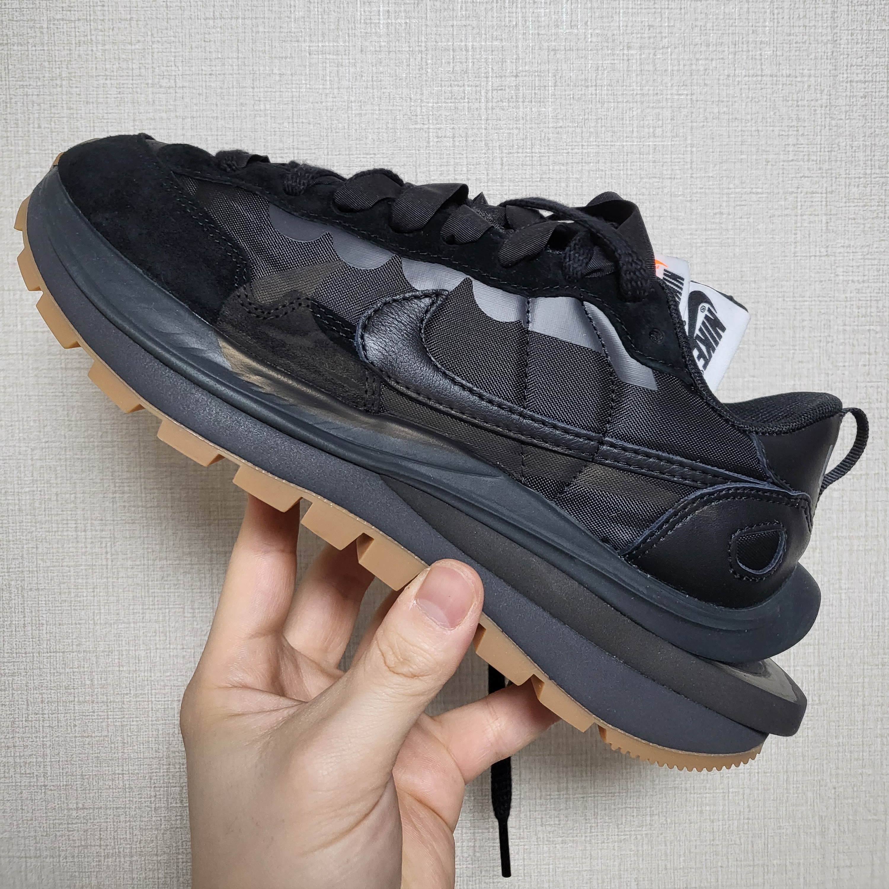 Nike x Sacai VaporWaffle Black and Gum 착용 스타일
