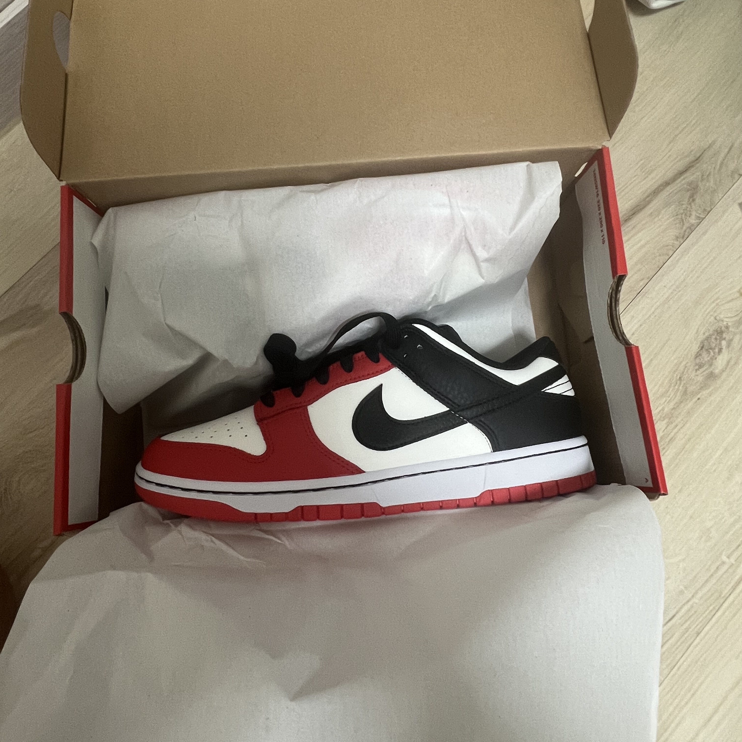 Nike x NBA Dunk Low Retro EMB Black and Chile Red 착용 스타일
