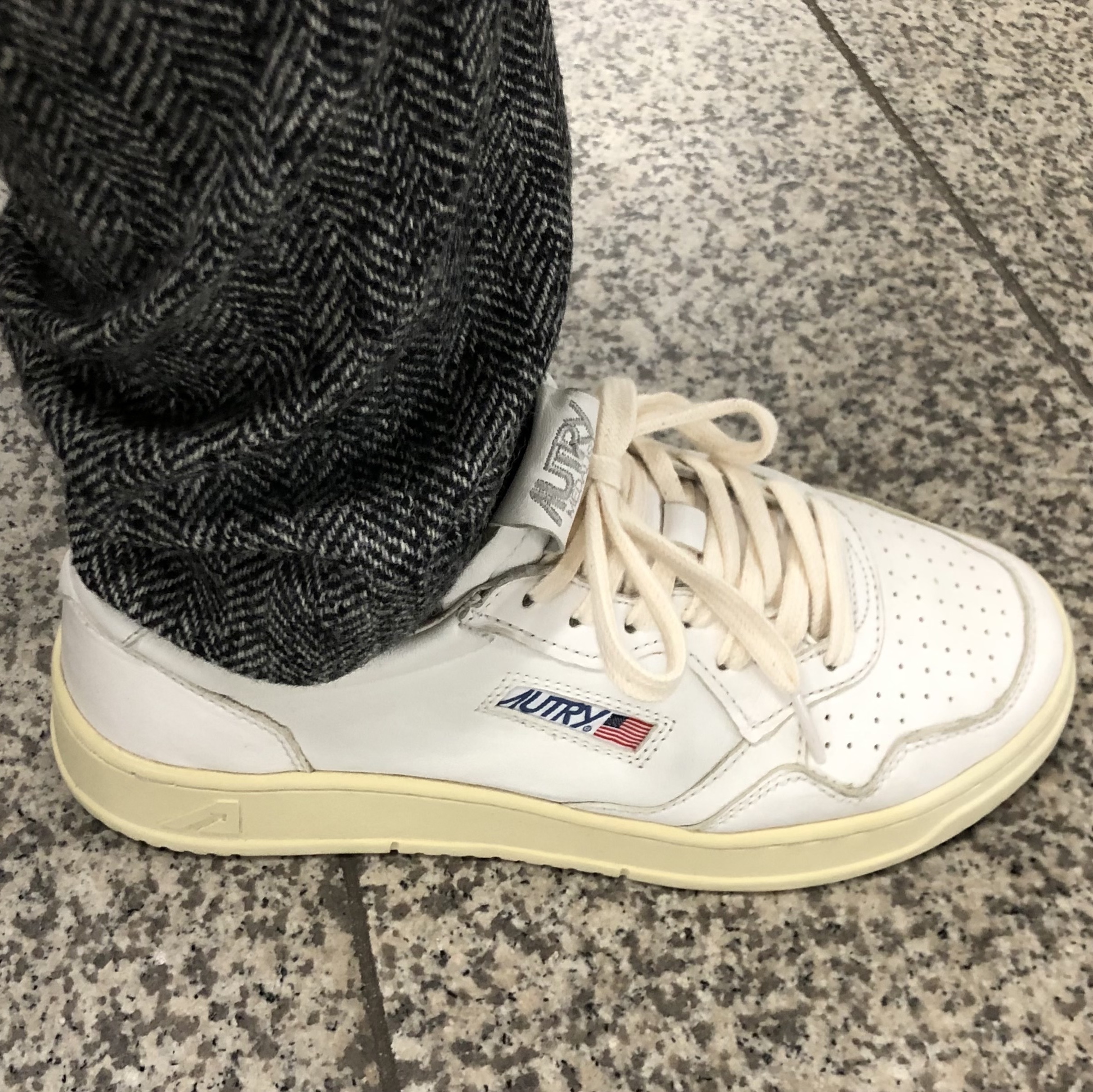 Autry Medalist Low Goatskin Sneakers White 착용 스타일