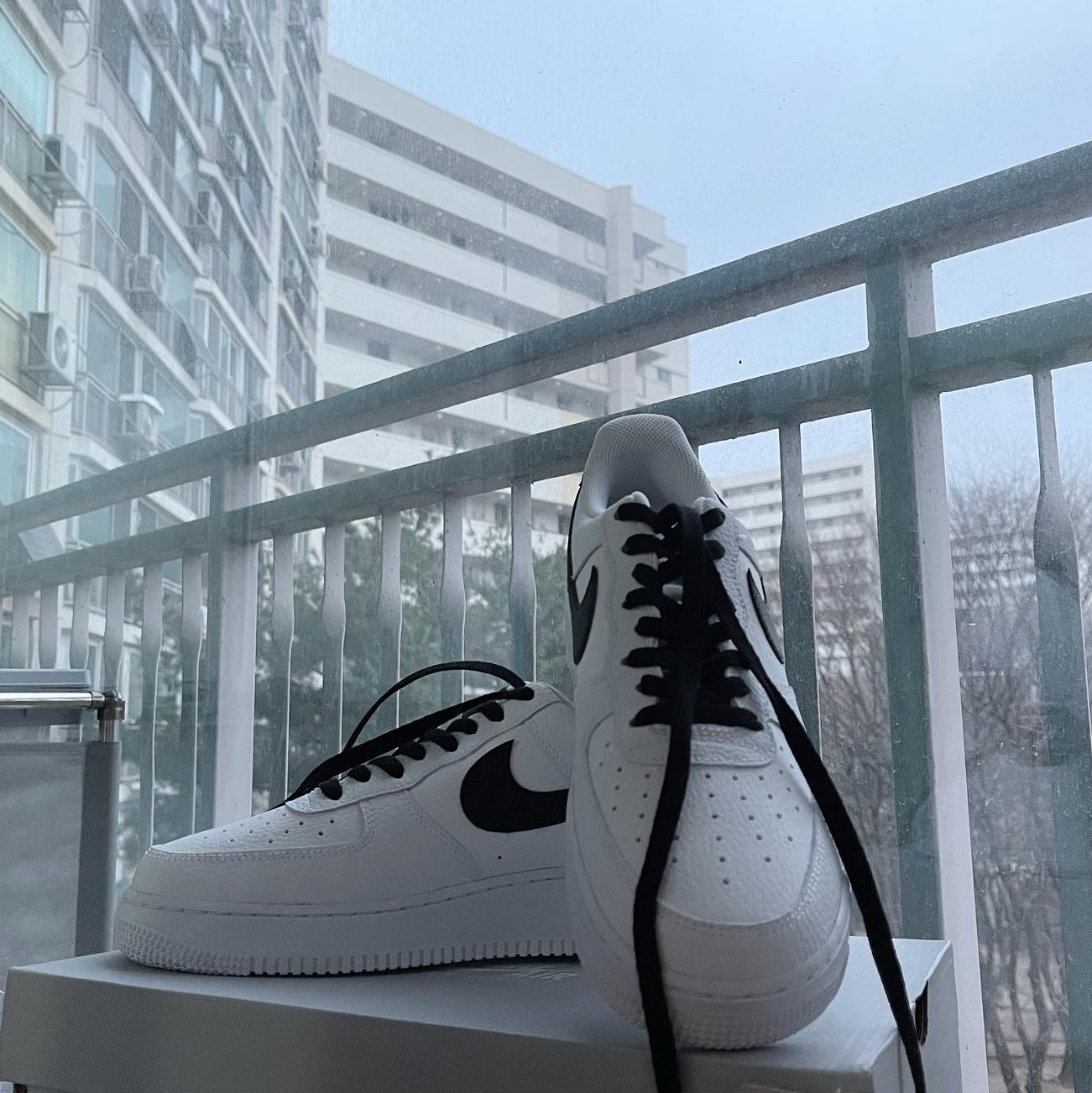 Nike Air Force 1 '07 White Black 착용 스타일