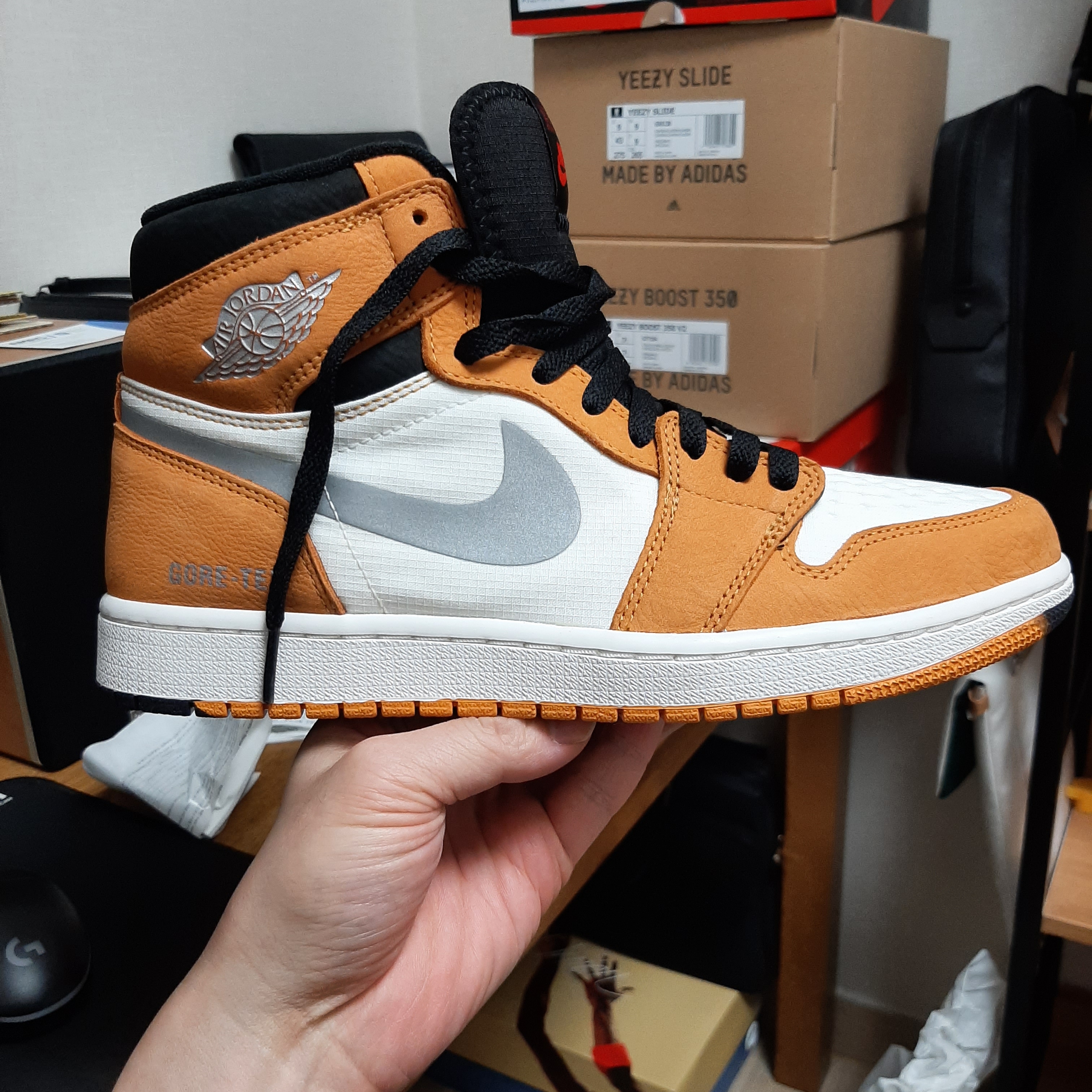 Jordan 1 Element Gore-Tex Light Curry 착용 스타일 - 2