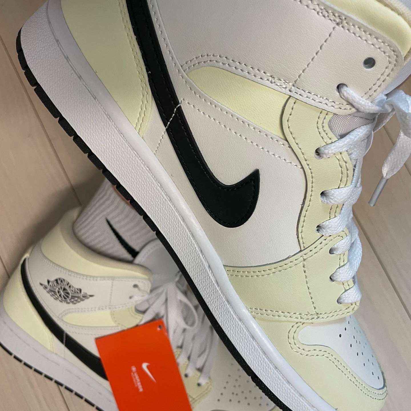 (W) Jordan 1 Mid Coconut Milk 착용 스타일 - 4