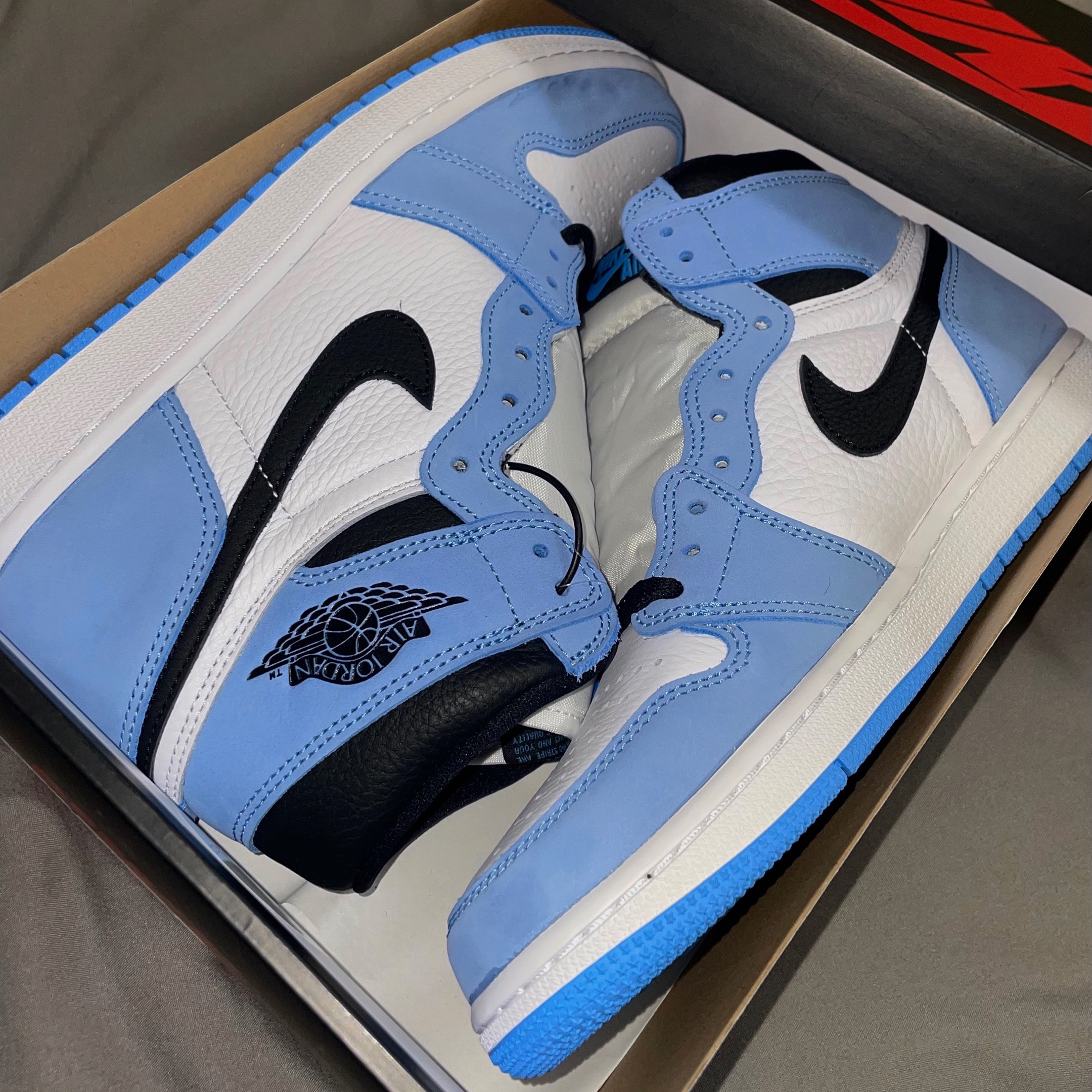 Jordan 1 Retro High OG University Blue 착용 스타일