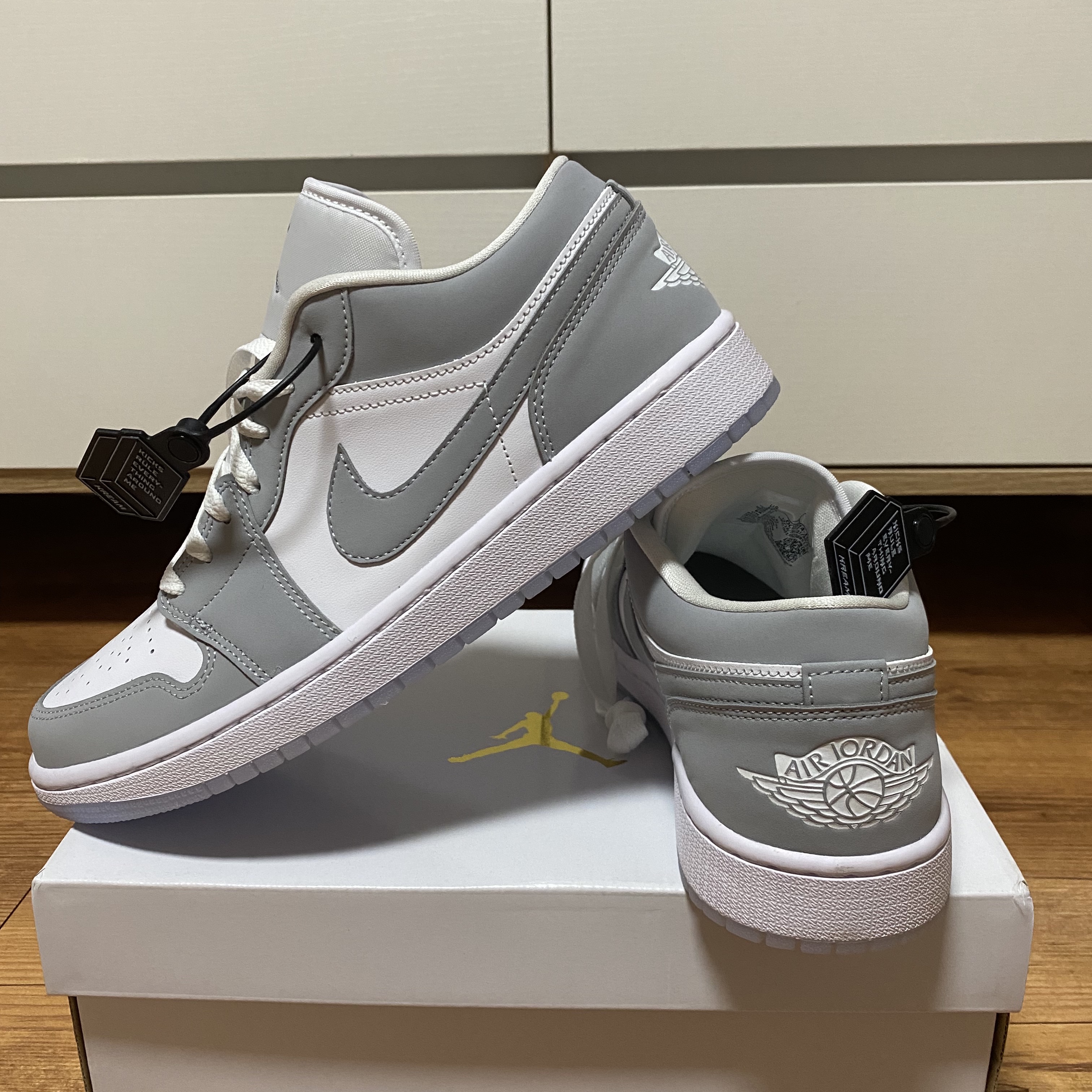 (W) Jordan 1 Low White Wolf Grey 착용 스타일 - 1