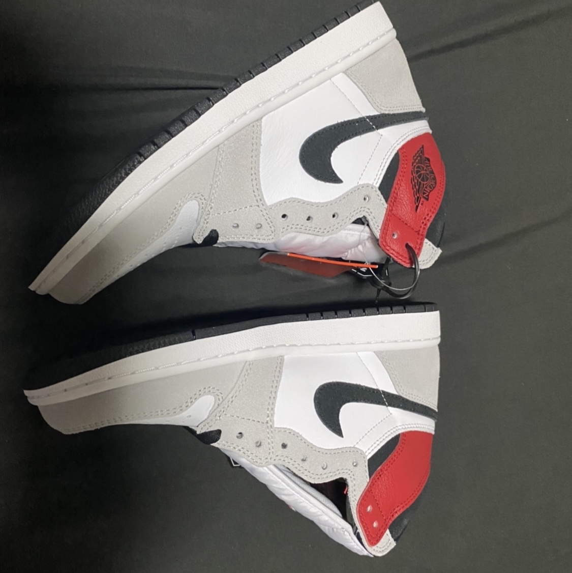 Jordan 1 Retro High OG Light Smoke Grey 착용 스타일 - 2