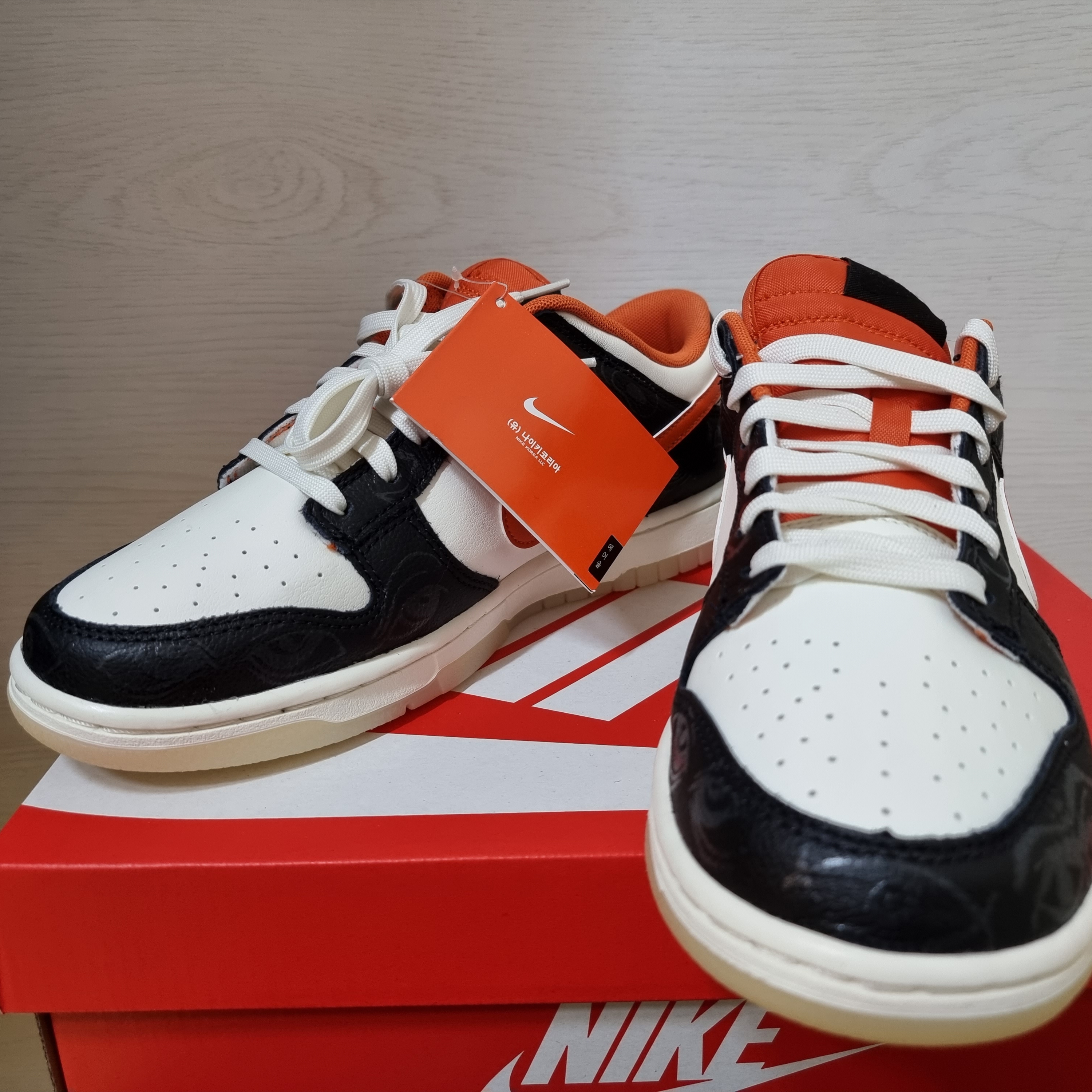 Nike Dunk Low Retro PRM Halloween 착용 스타일