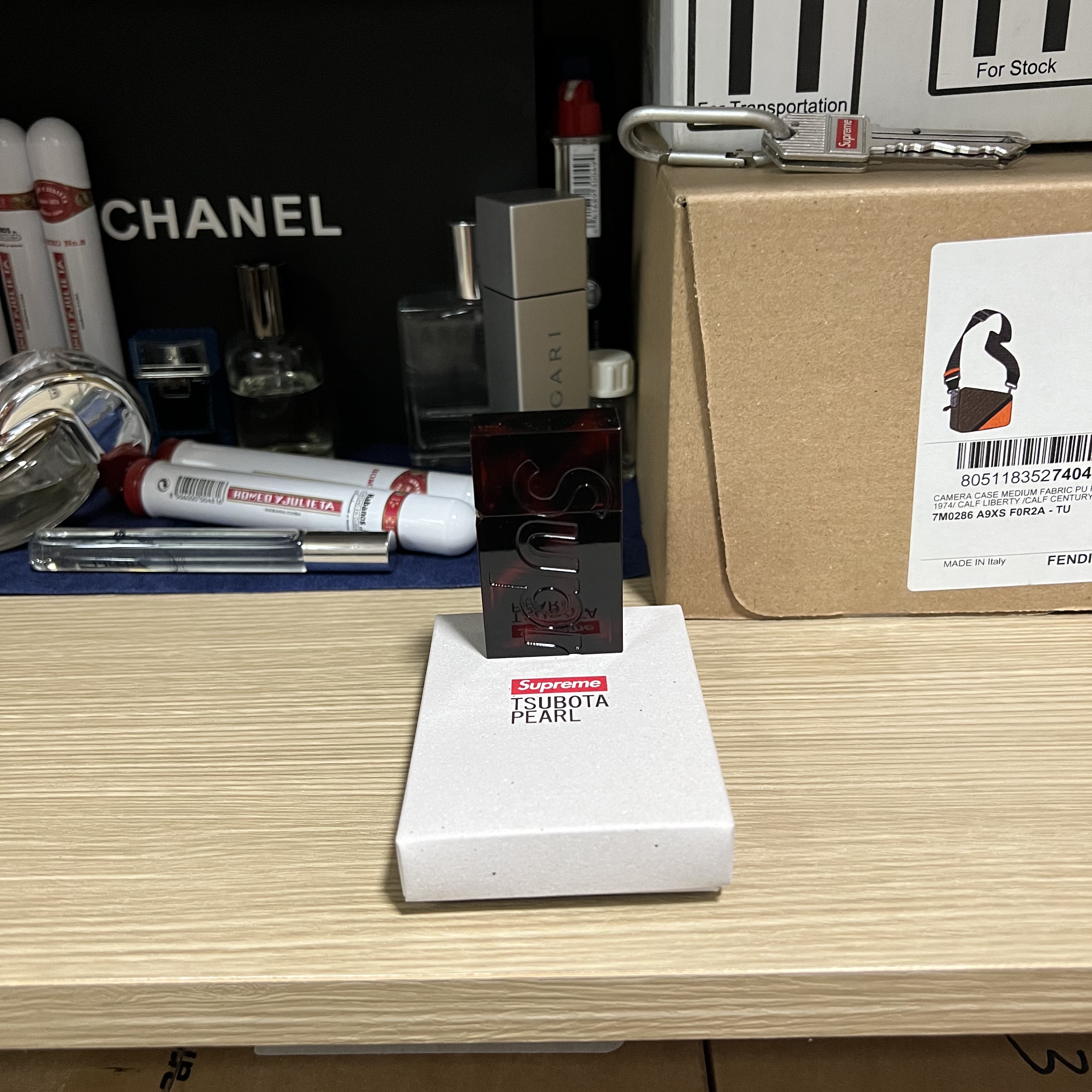 Supreme x Tsubota Pearl Hard Edge Lighter Red - 21FW 착용 스타일 - 1