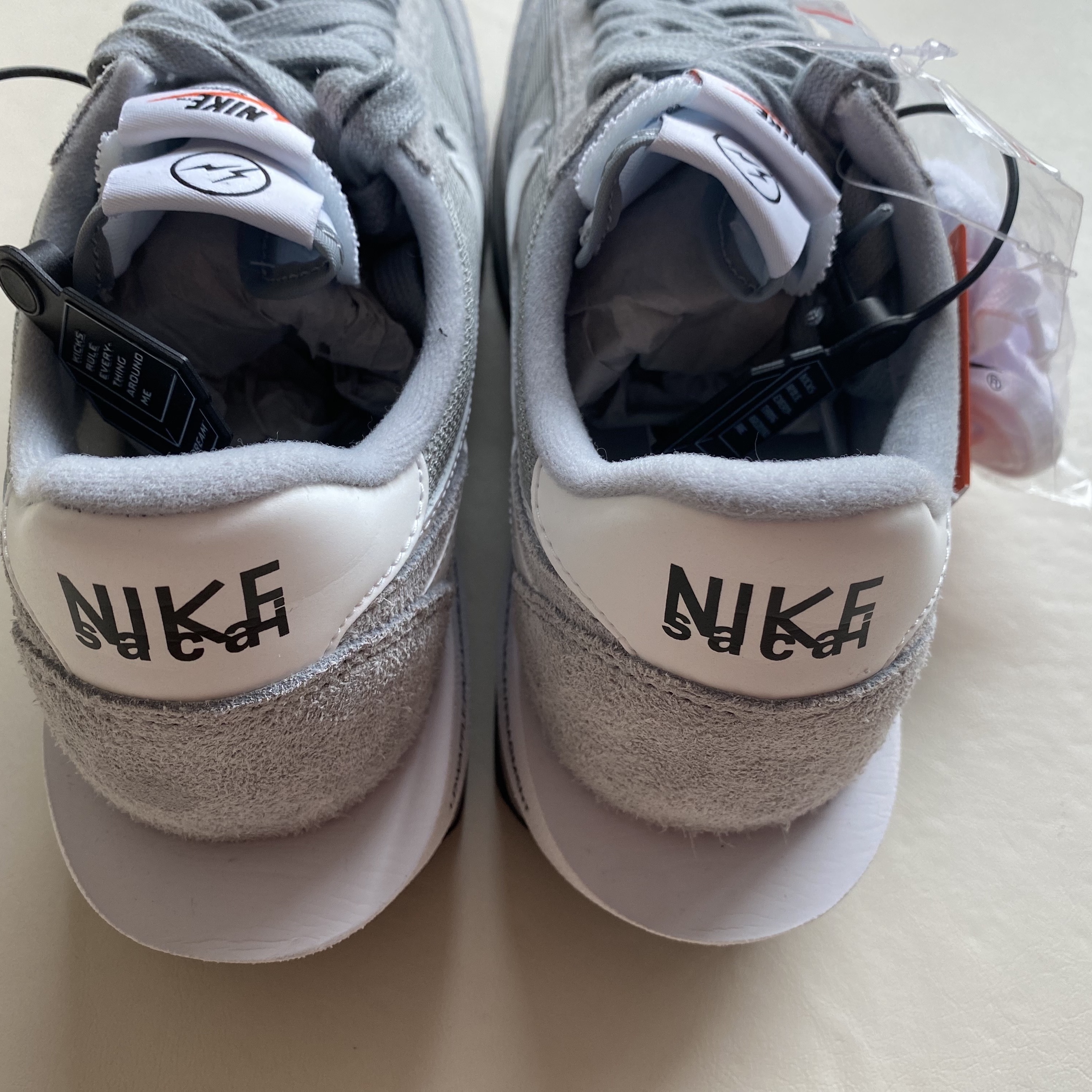 Nike x Sacai x Fragment LDWaffle Light Smoke Grey 착용 스타일 - 5