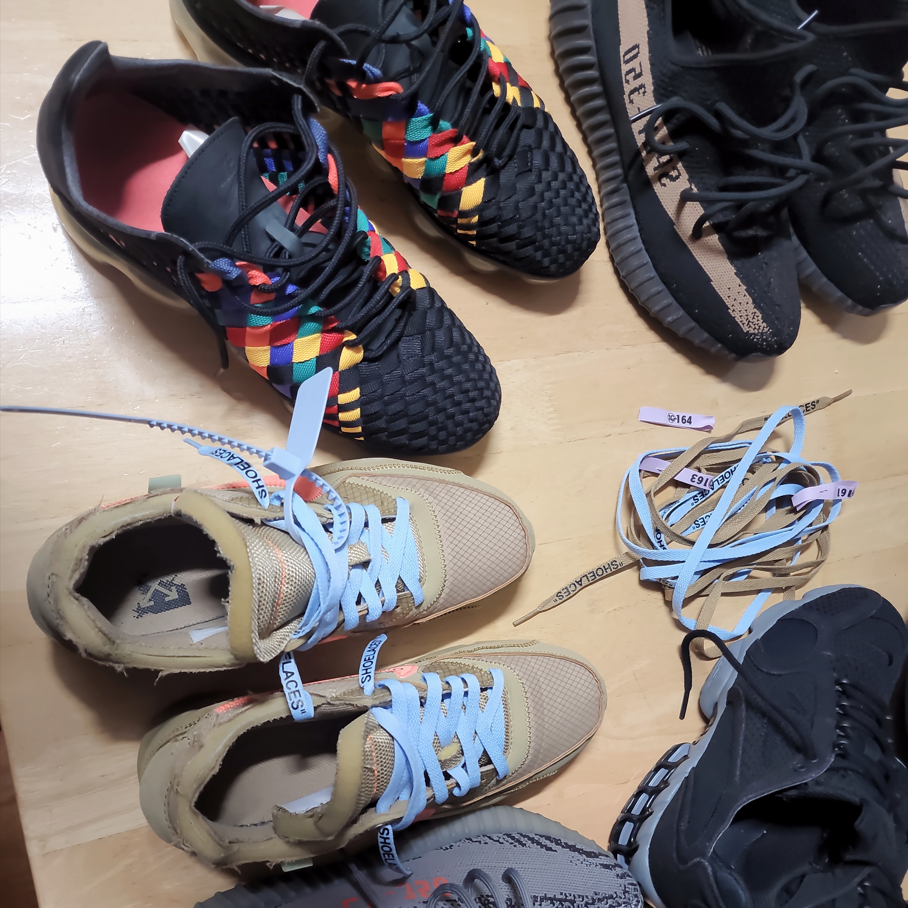 Adidas Yeezy Boost 350 V2 Beluga 2.0, Nike x Stussy Air Zoom Spiridon Cage 2 Black 착용 스타일
