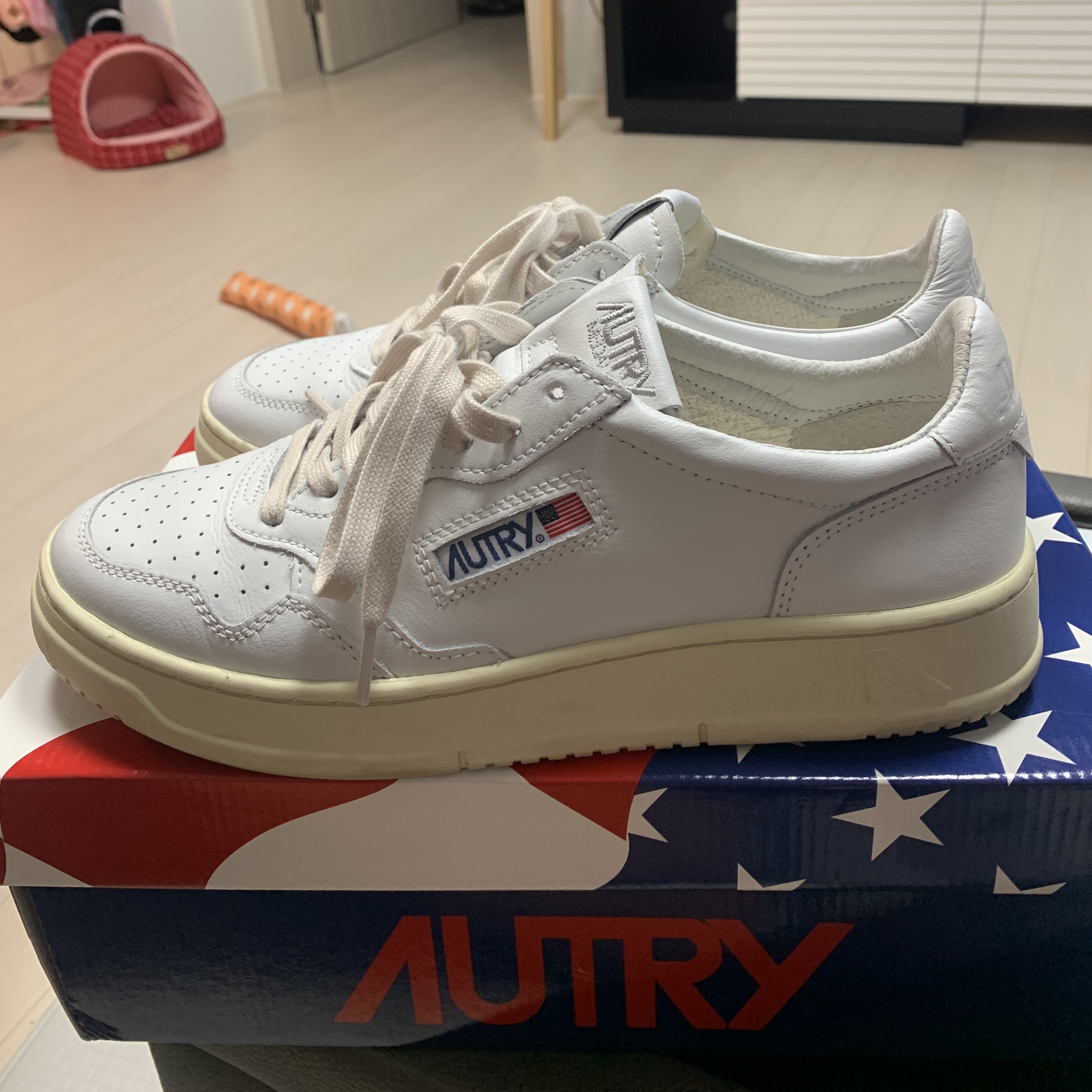 Autry Medalist Low Leather Sneakers White 착용 스타일