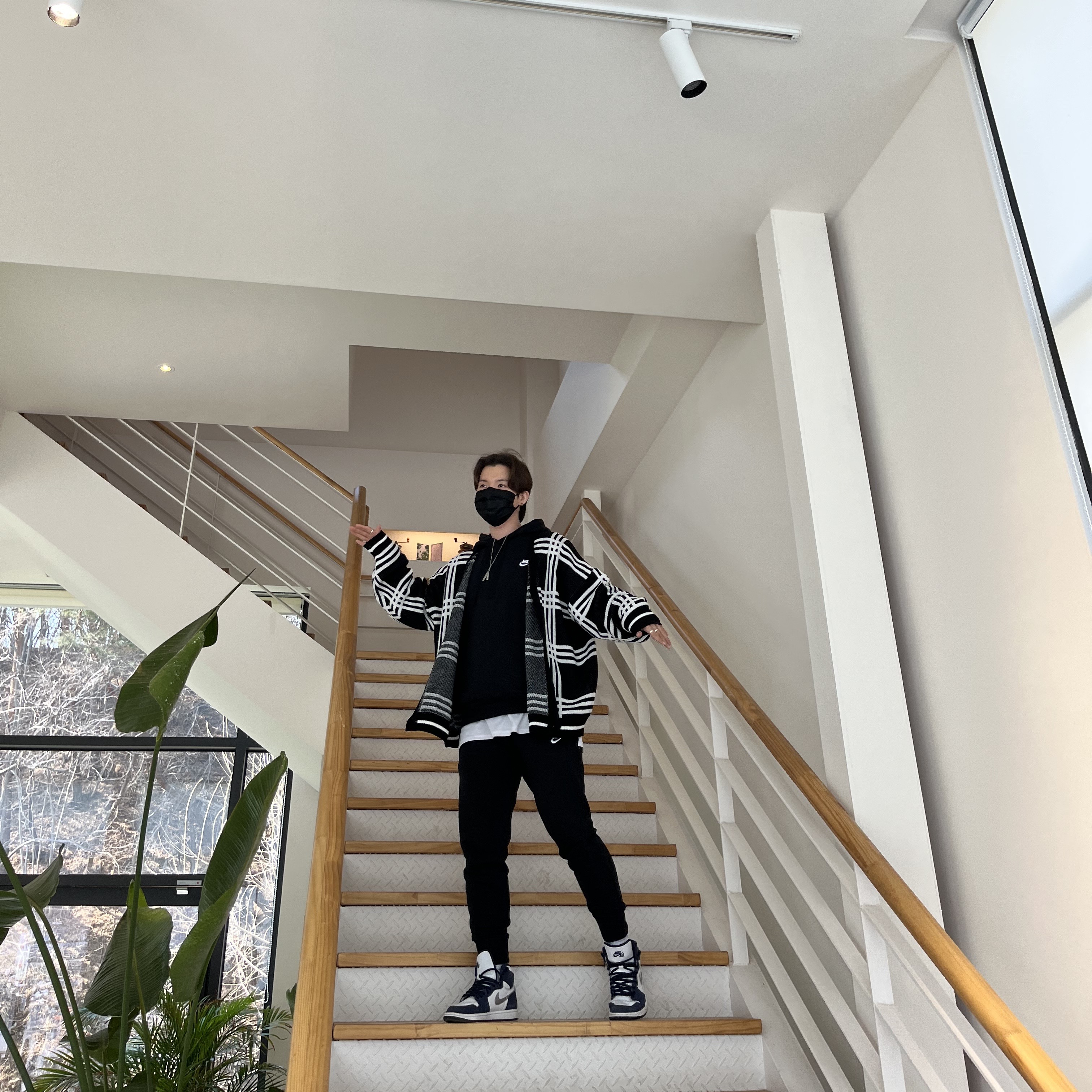 Jordan 1 Retro High OG CO.JP Midnight Navy 착용 스타일 - 2