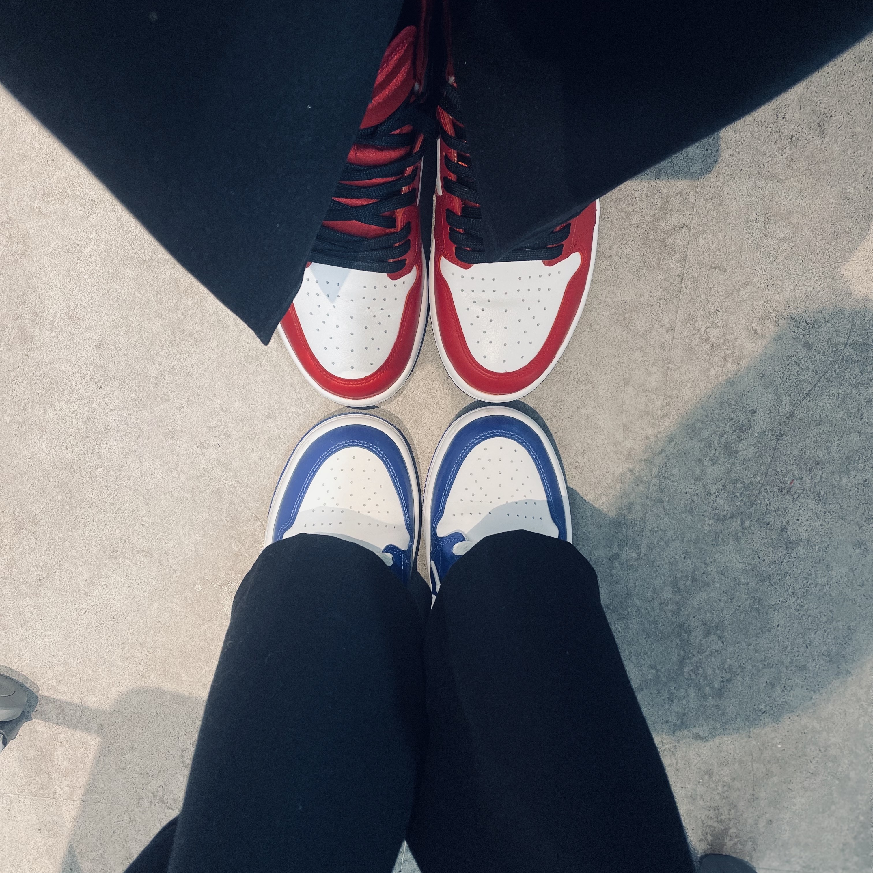 (W) Jordan 1 Mid White Hyper Royal, (W) Jordan 1 Retro High Satin Red 착용 스타일