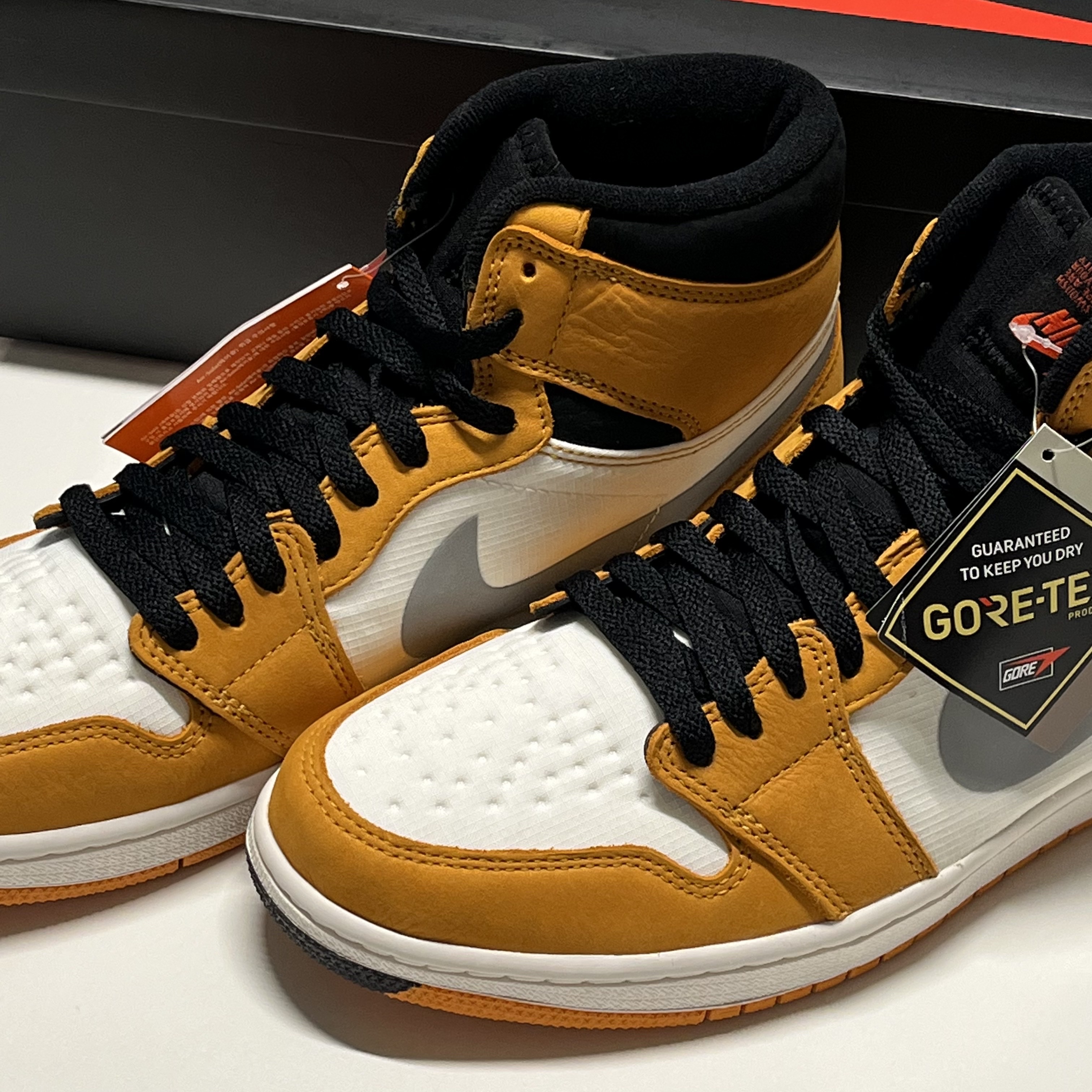 Jordan 1 Element Gore-Tex Light Curry 착용 스타일