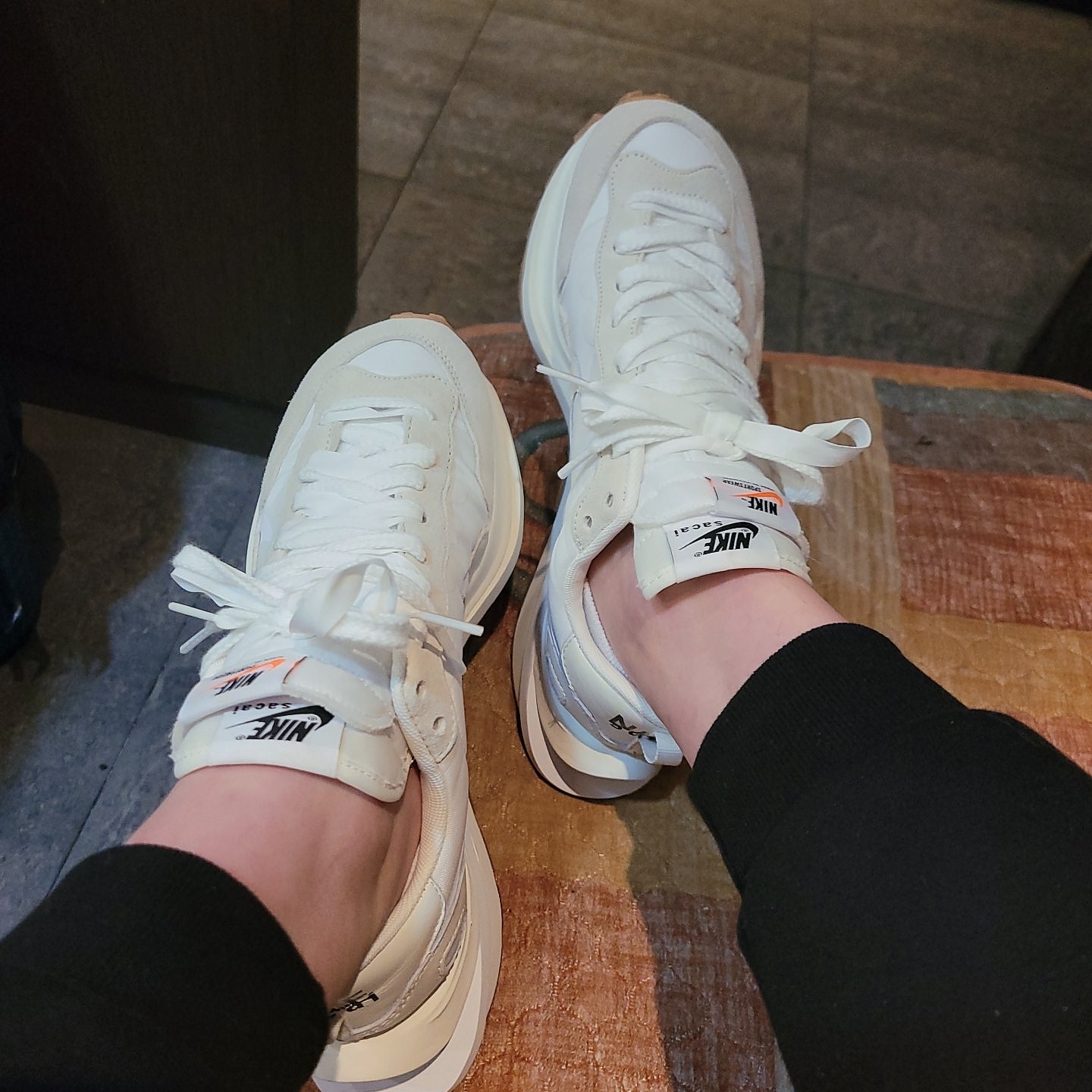 Nike x Sacai VaporWaffle White and Gum 착용 스타일