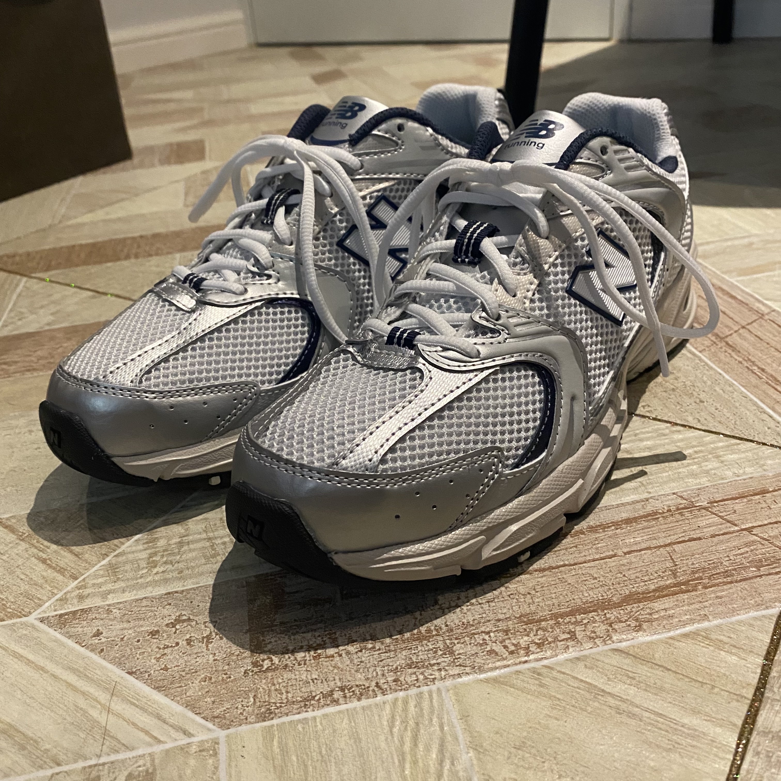New Balance 530 Steel Grey 착용 스타일 - 3