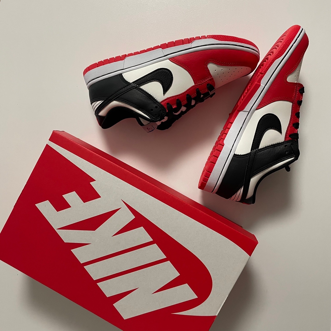 Nike x NBA Dunk Low Retro EMB Black and Chile Red 착용 스타일