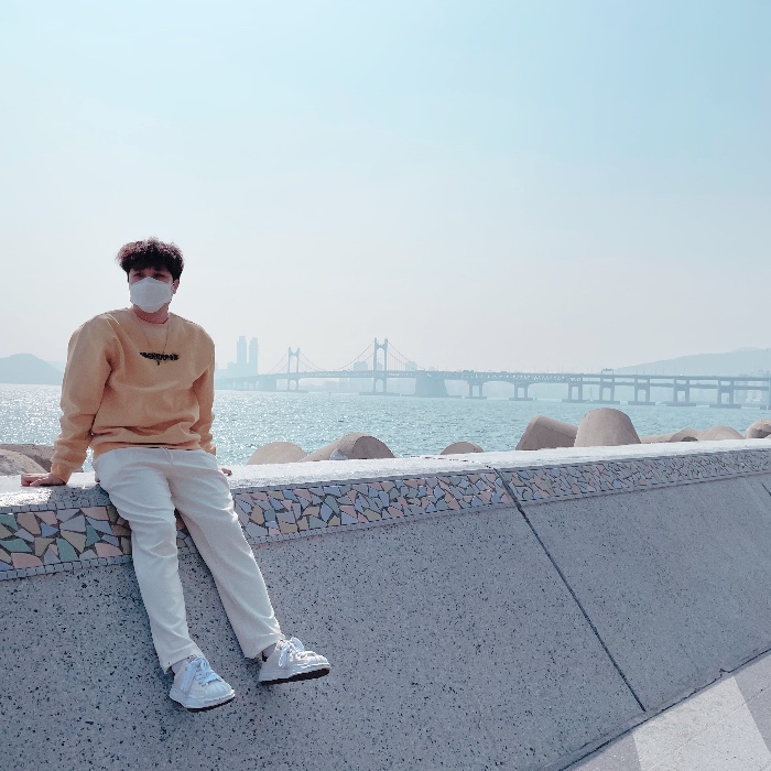 Maison Mihara Yasuhiro Blakey OG Sole Canvas Low-top Sneakers White 착용 스타일 - 2
