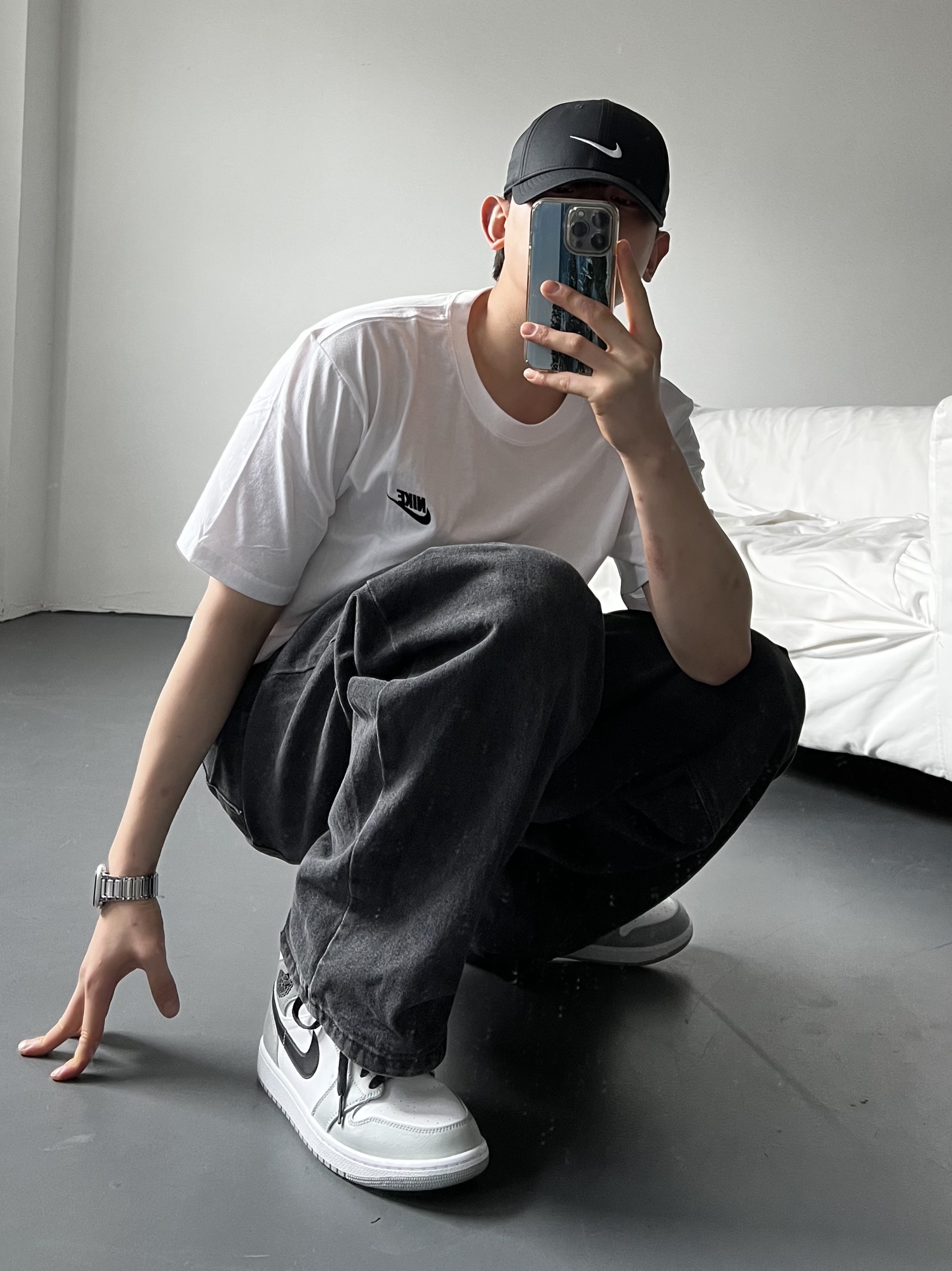 Jordan 1 Mid Light Smoke Grey 착용 스타일 - 2