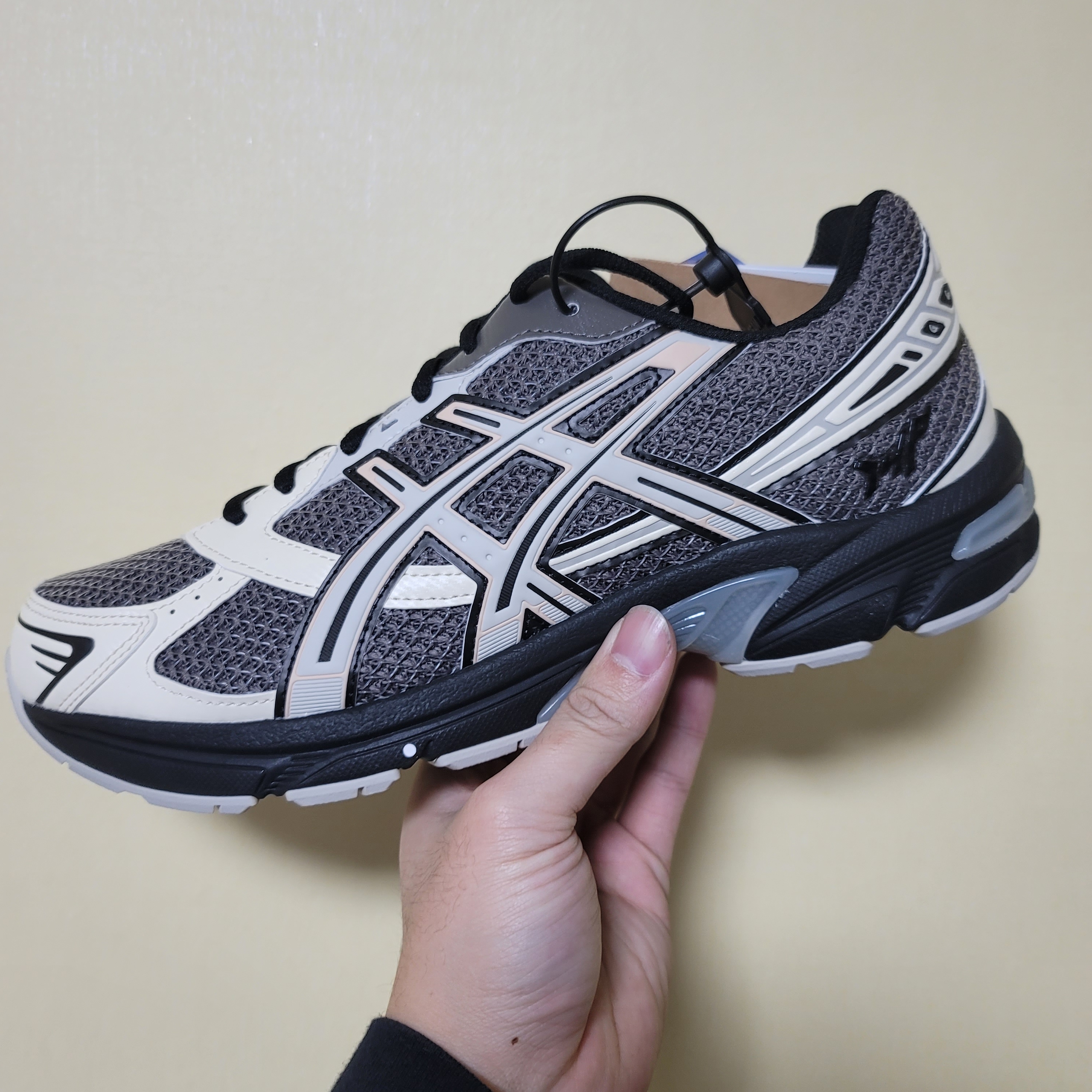Asics x I4P Gel-1130 Mink Glacier Grey 착용 스타일 - 2