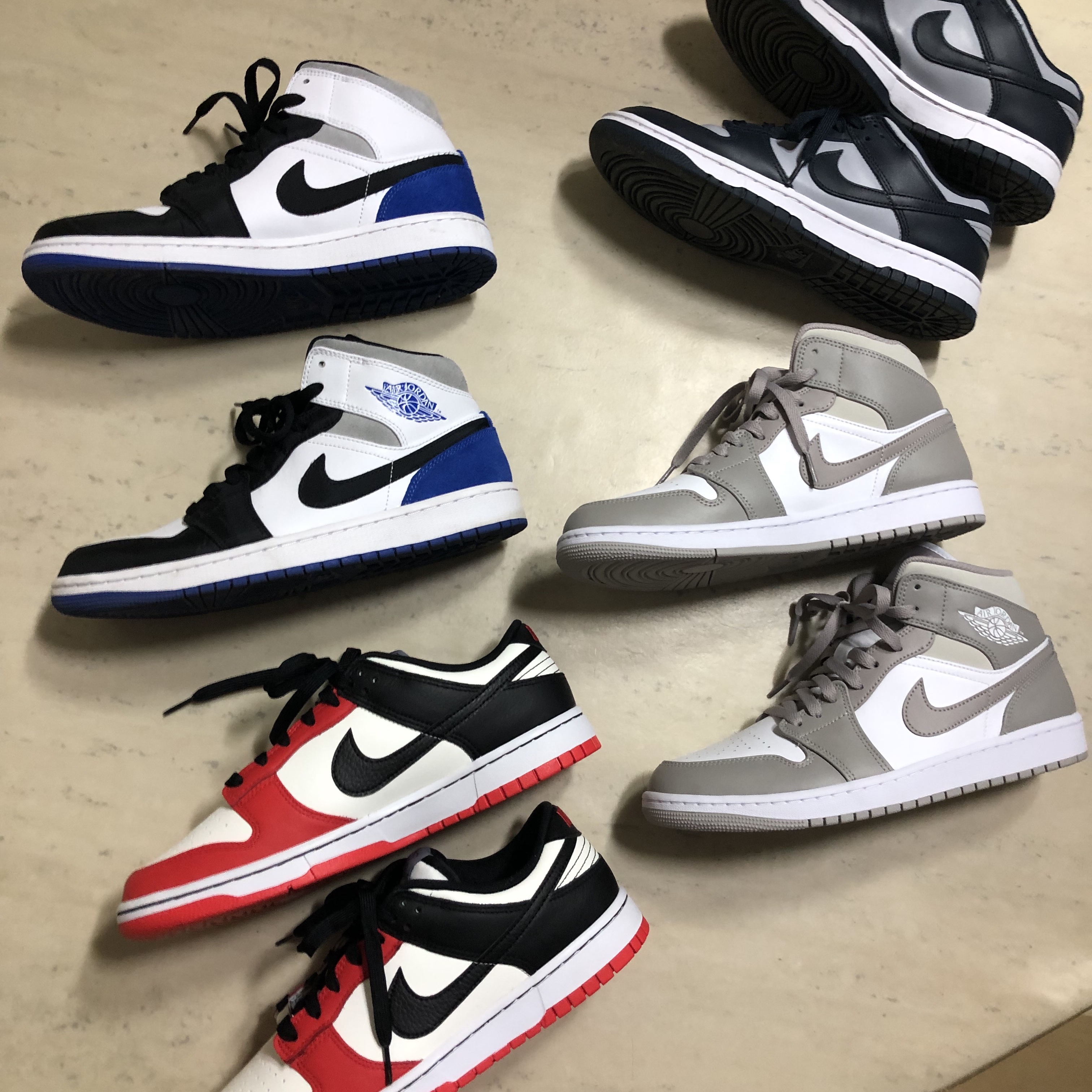 Jordan 1 Mid College Grey, Nike x NBA Dunk Low Retro EMB Black and Chile Red 착용 스타일
