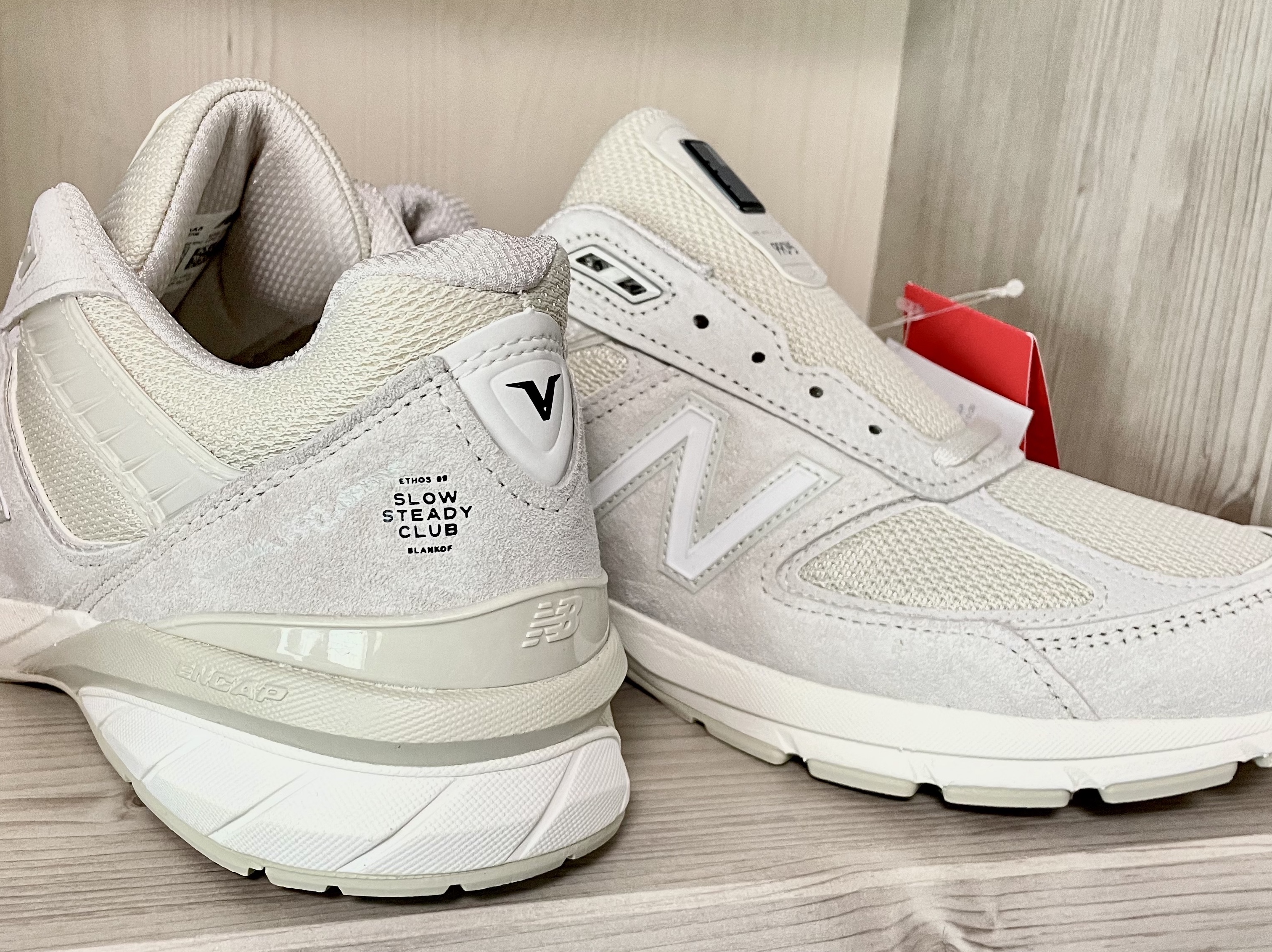 New Balance x Slow Steady Club 990v5 Made in USA Paper 착용 스타일