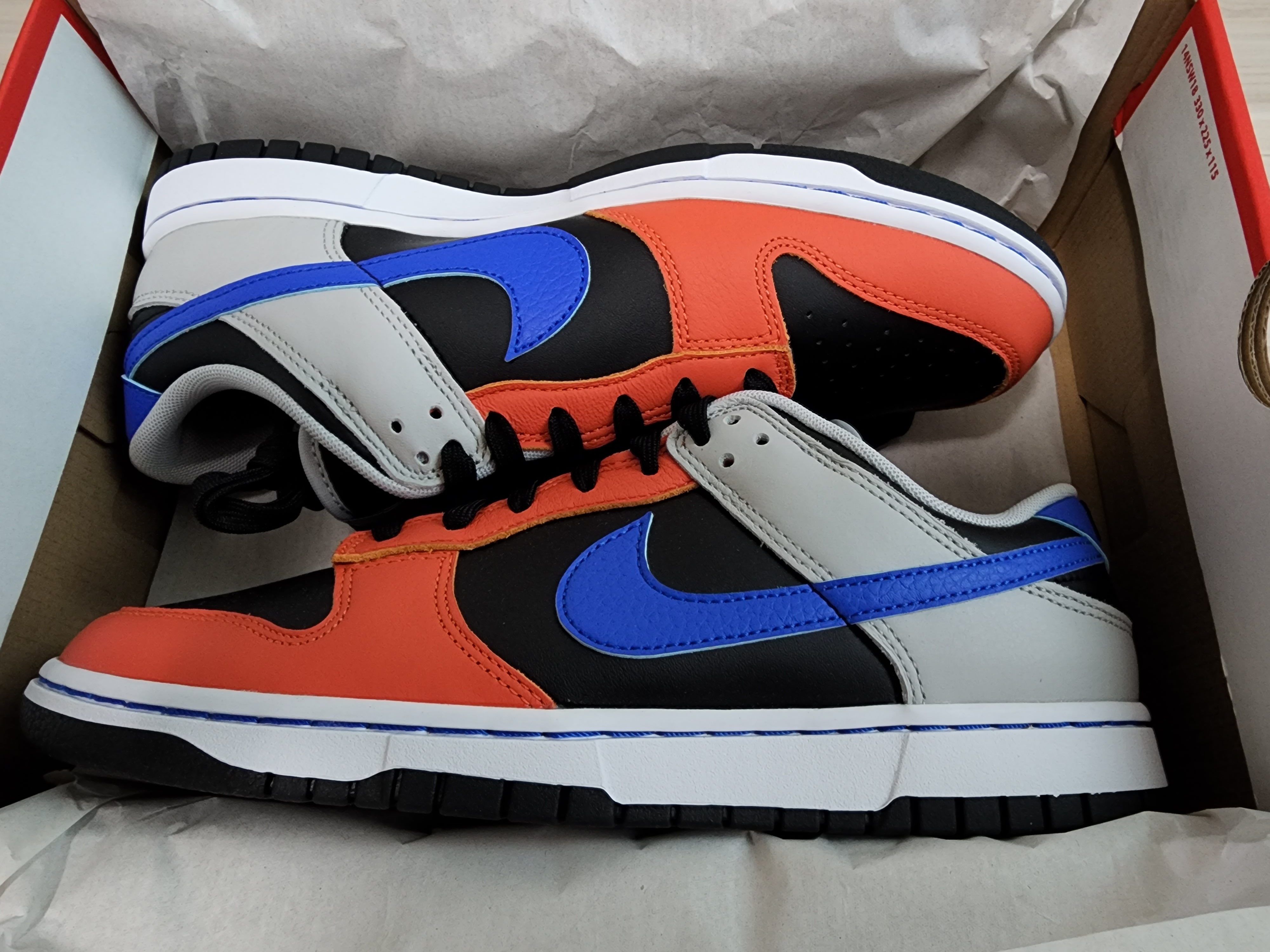 Nike x NBA Dunk Low Retro EMB Racer Blue and Orange 착용 스타일 - 1