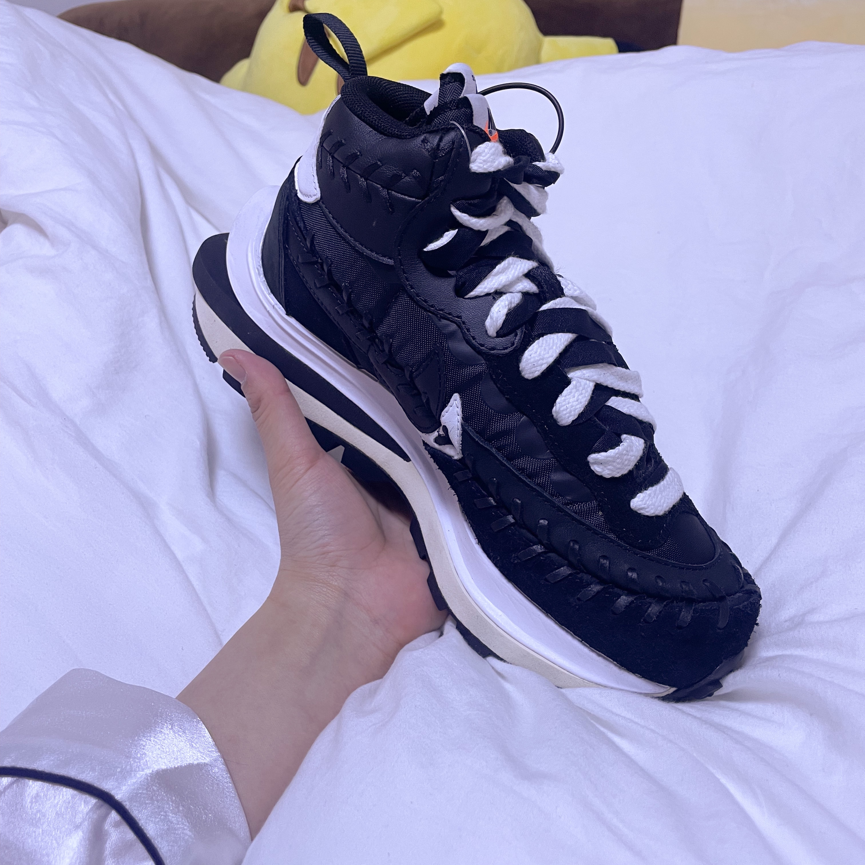 Nike x Sacai x Jean Paul Gaultier VaporWaffle Black White 착용 스타일