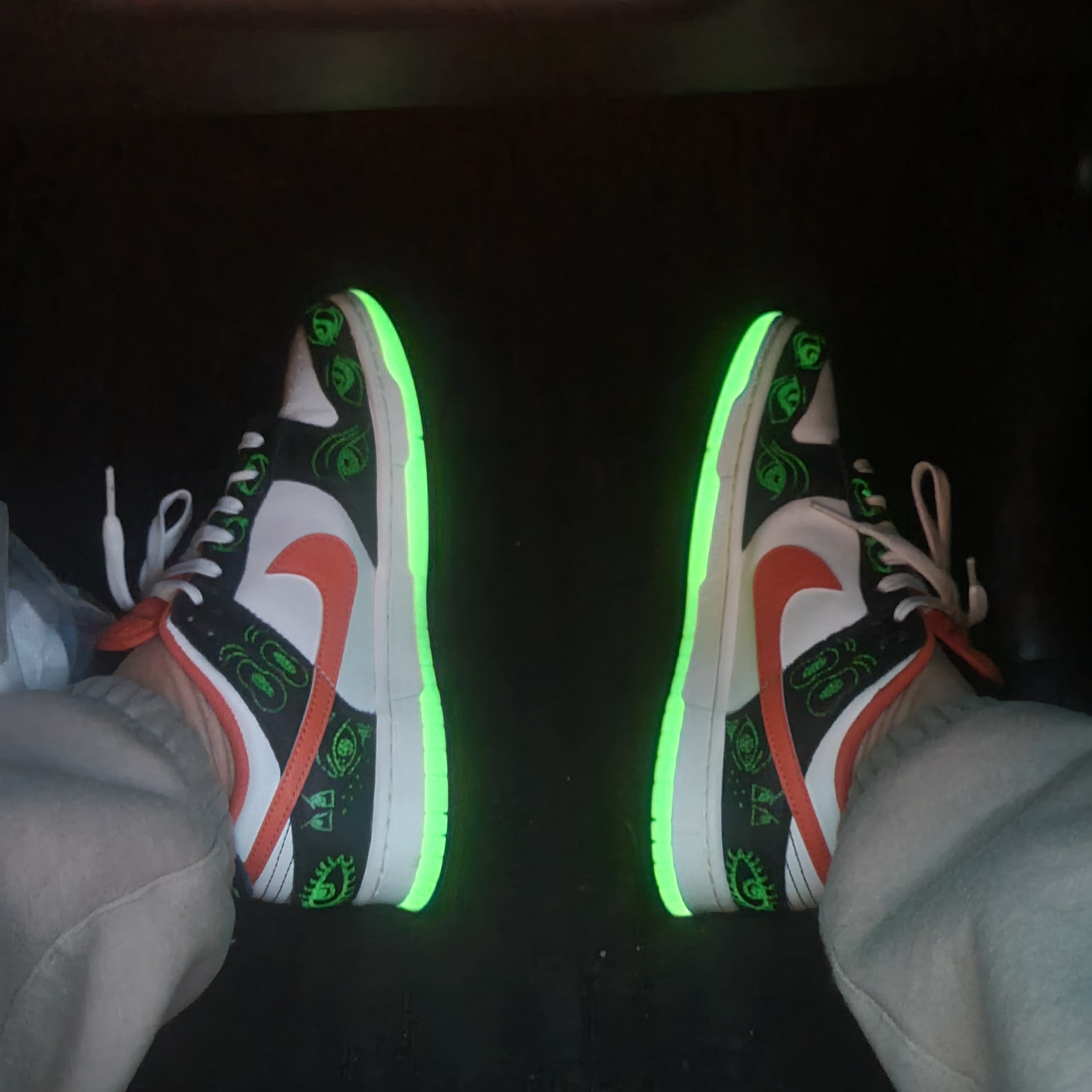 Nike Dunk Low Retro PRM Halloween, Essentials Track Pants Olive - 20FW 착용 스타일