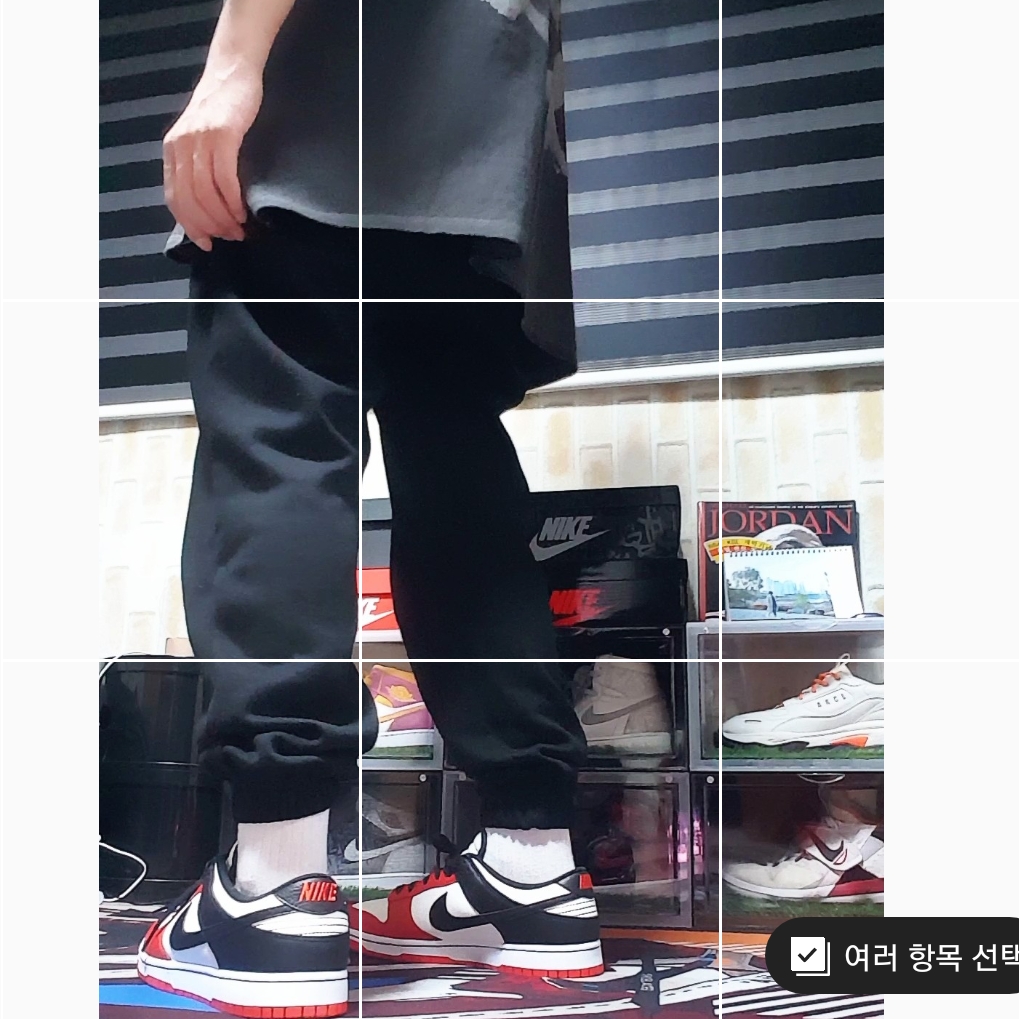 Nike x NBA Dunk Low Retro EMB Black and Chile Red 착용 스타일 - 3