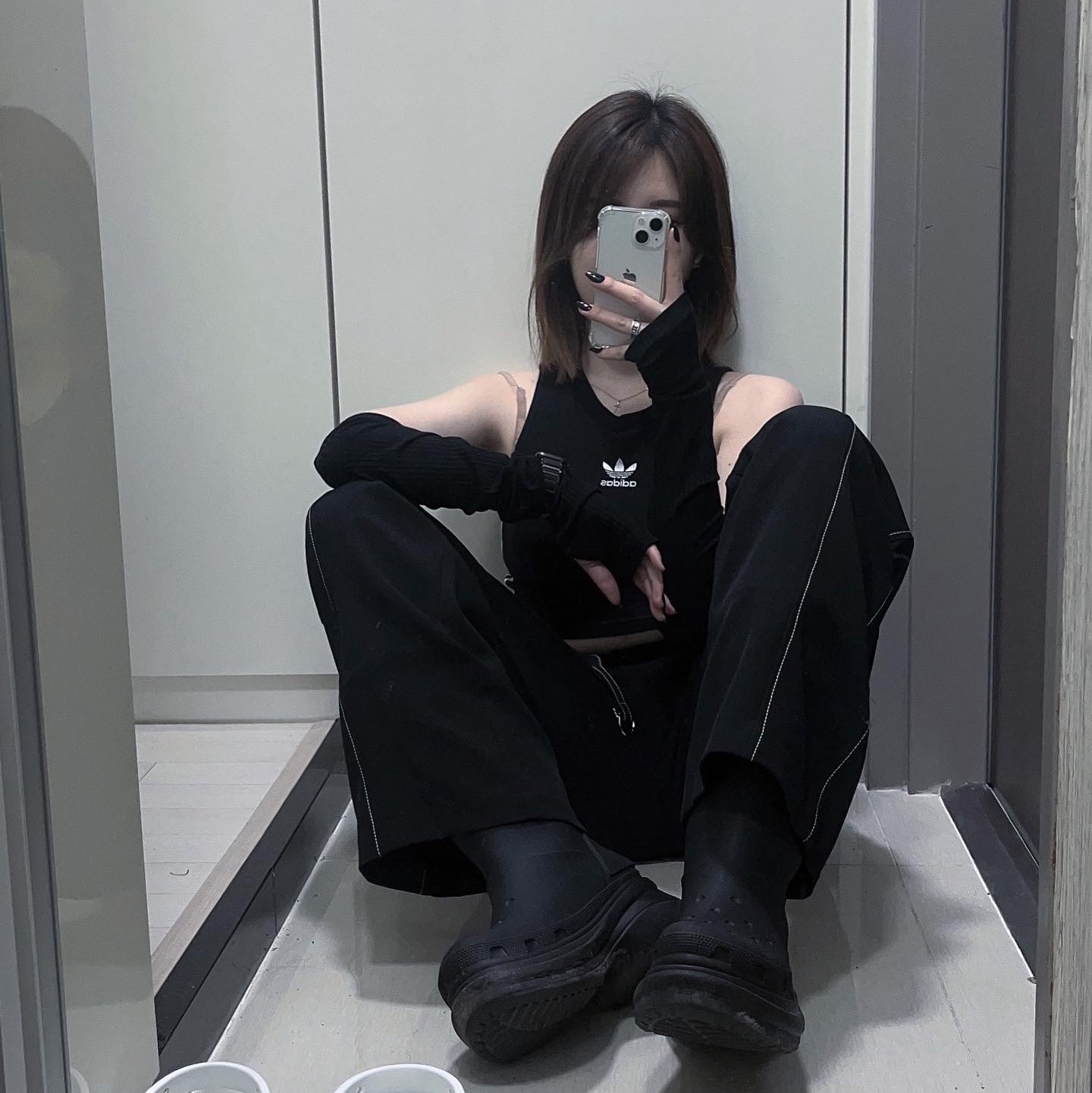 Balenciaga x Crocs Rubber Boot Black, (W) Balenciaga x Crocs Rubber Boot Black 착용 스타일 - 2