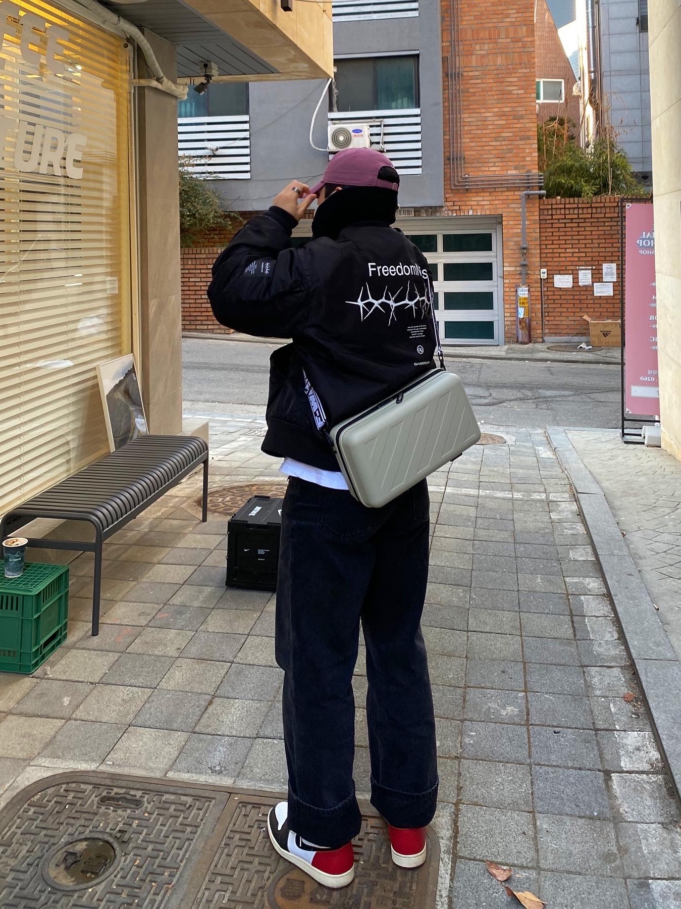 Jordan 1 x Union Retro High Black Toe, Off-White x Amore Pacific Protection Box (Without Cosmetics) 착용 스타일 - 1