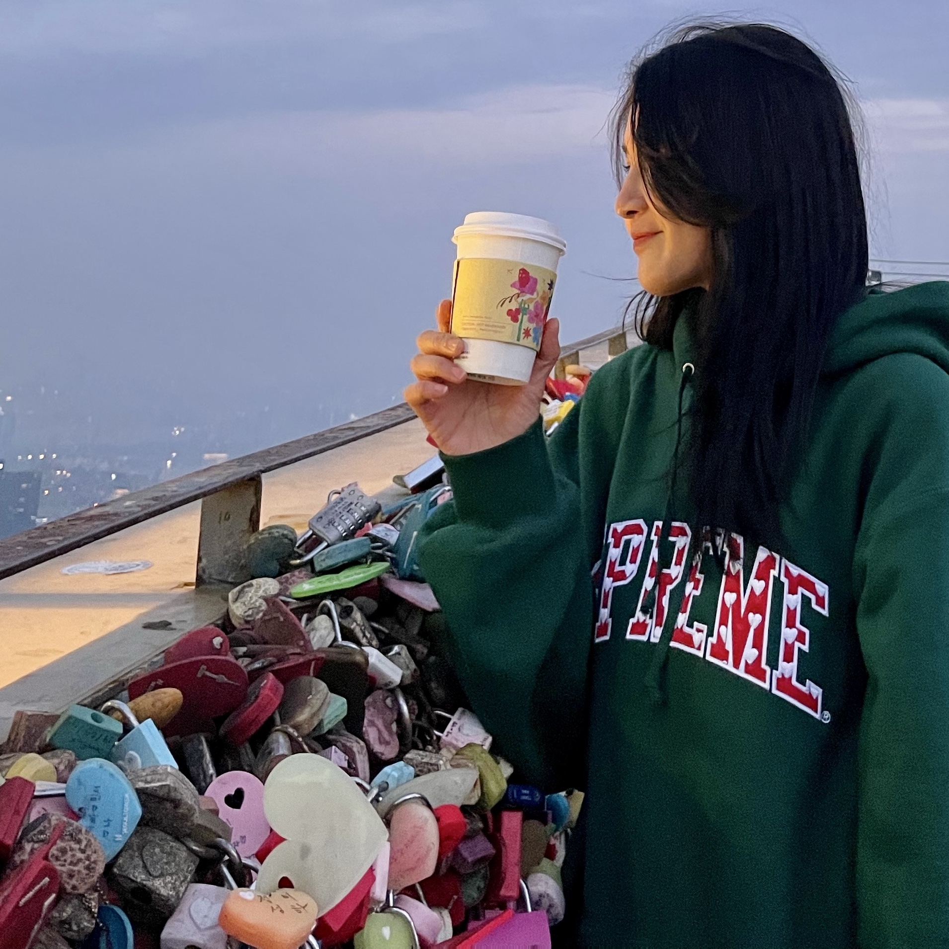 Supreme Hearts Arc Hooded Sweatshirt Dark Green - 21SS 착용 스타일 - 2
