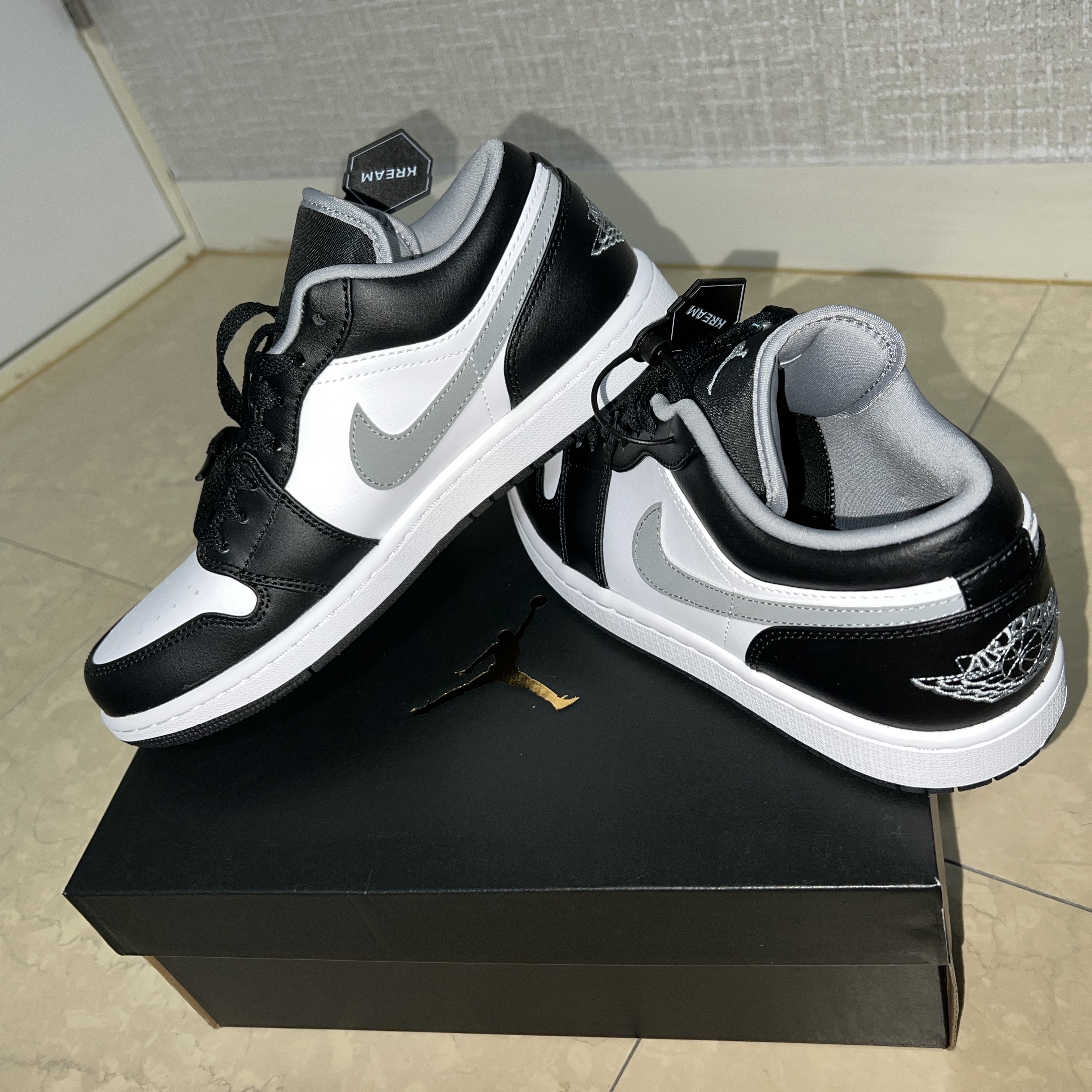 Jordan 1 Low Black Particle Grey 착용 스타일