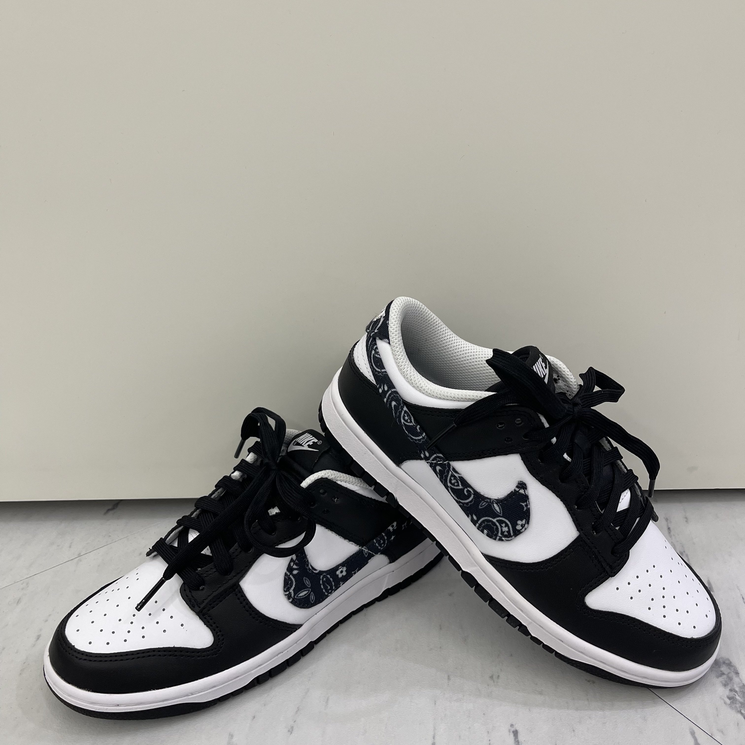 (W) Nike Dunk Low Essential Black Paisley 착용 스타일