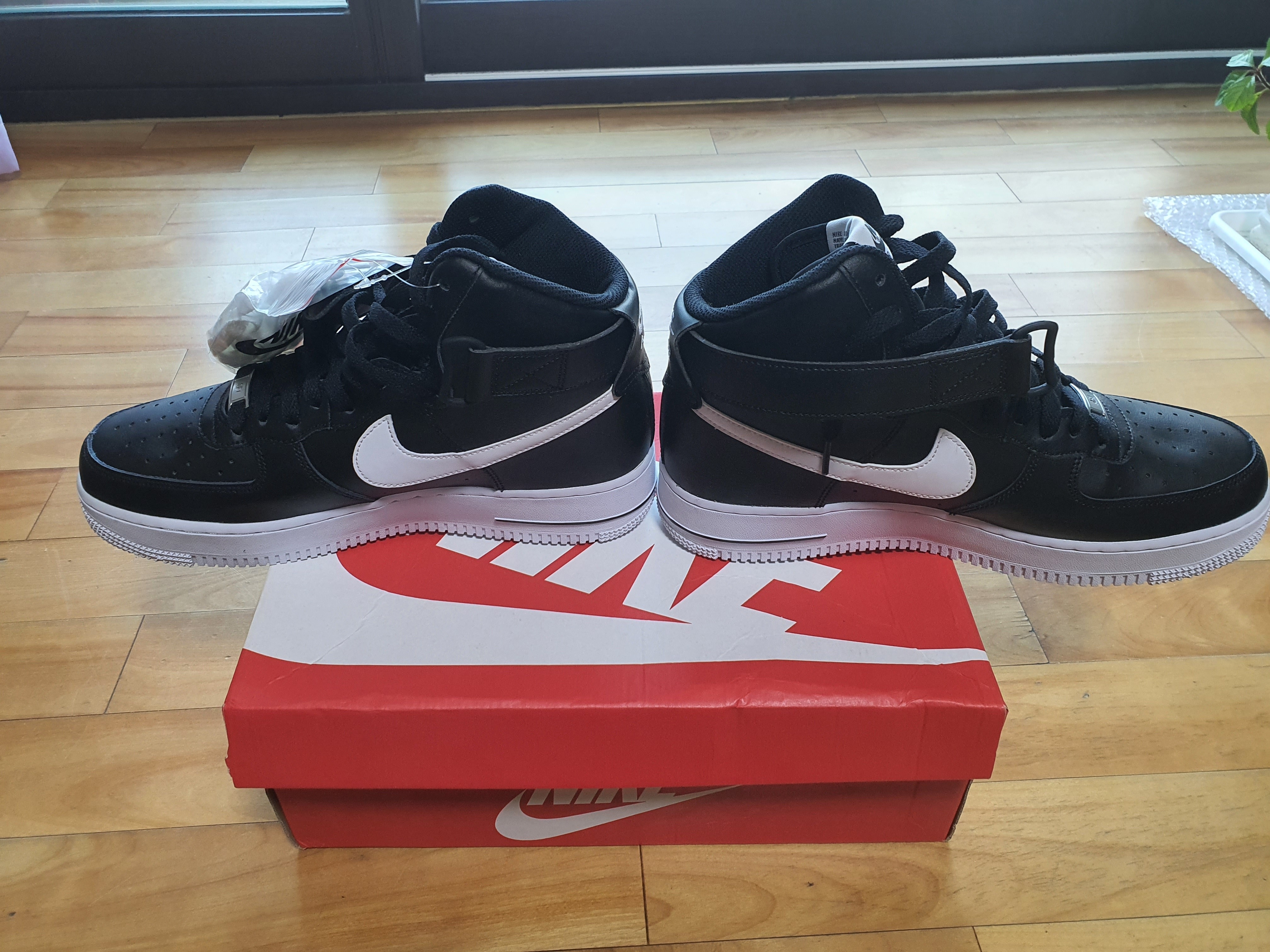 Nike Air Force 1 High Black White 착용 스타일 - 3