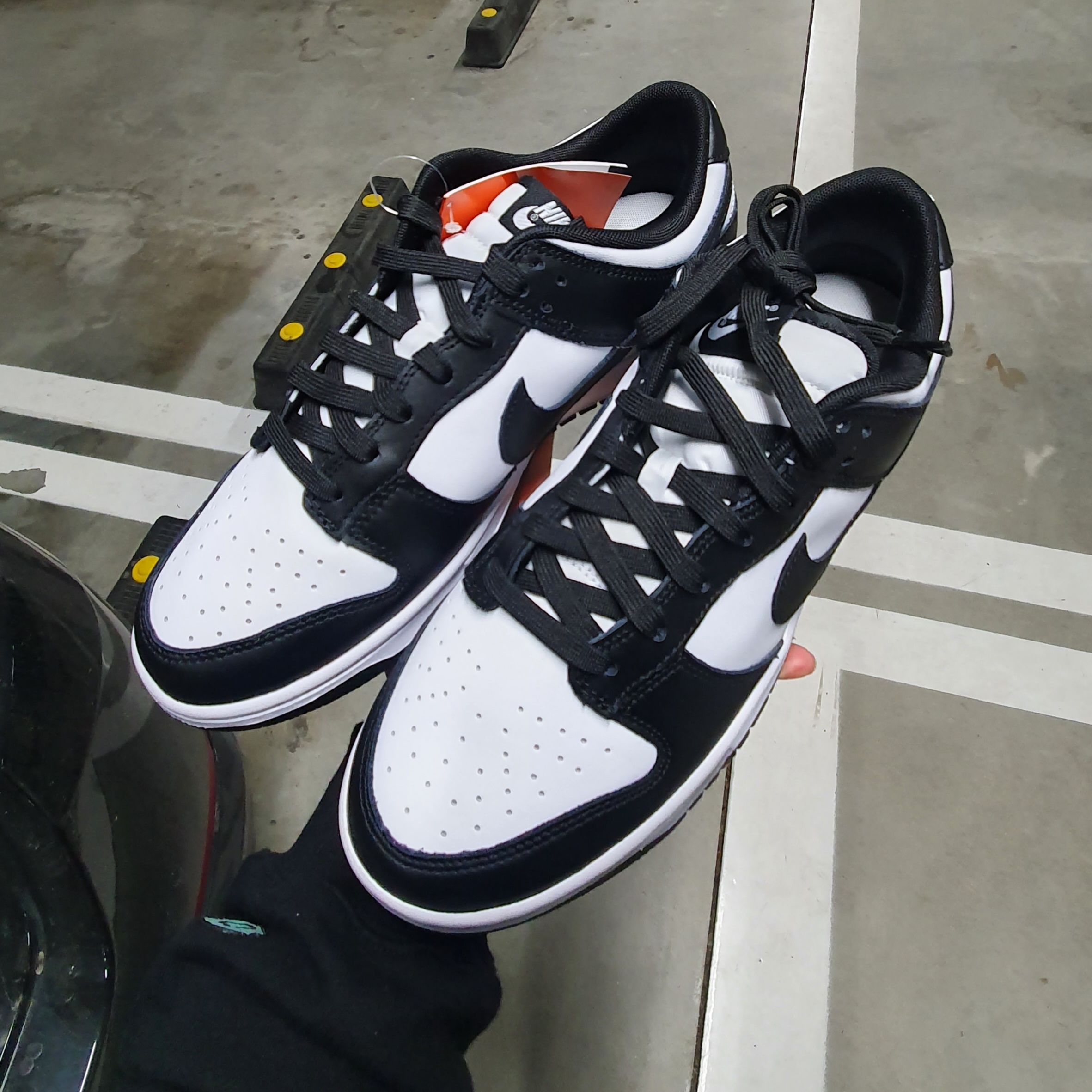 Nike Dunk Low Retro Black 착용 스타일 - 2